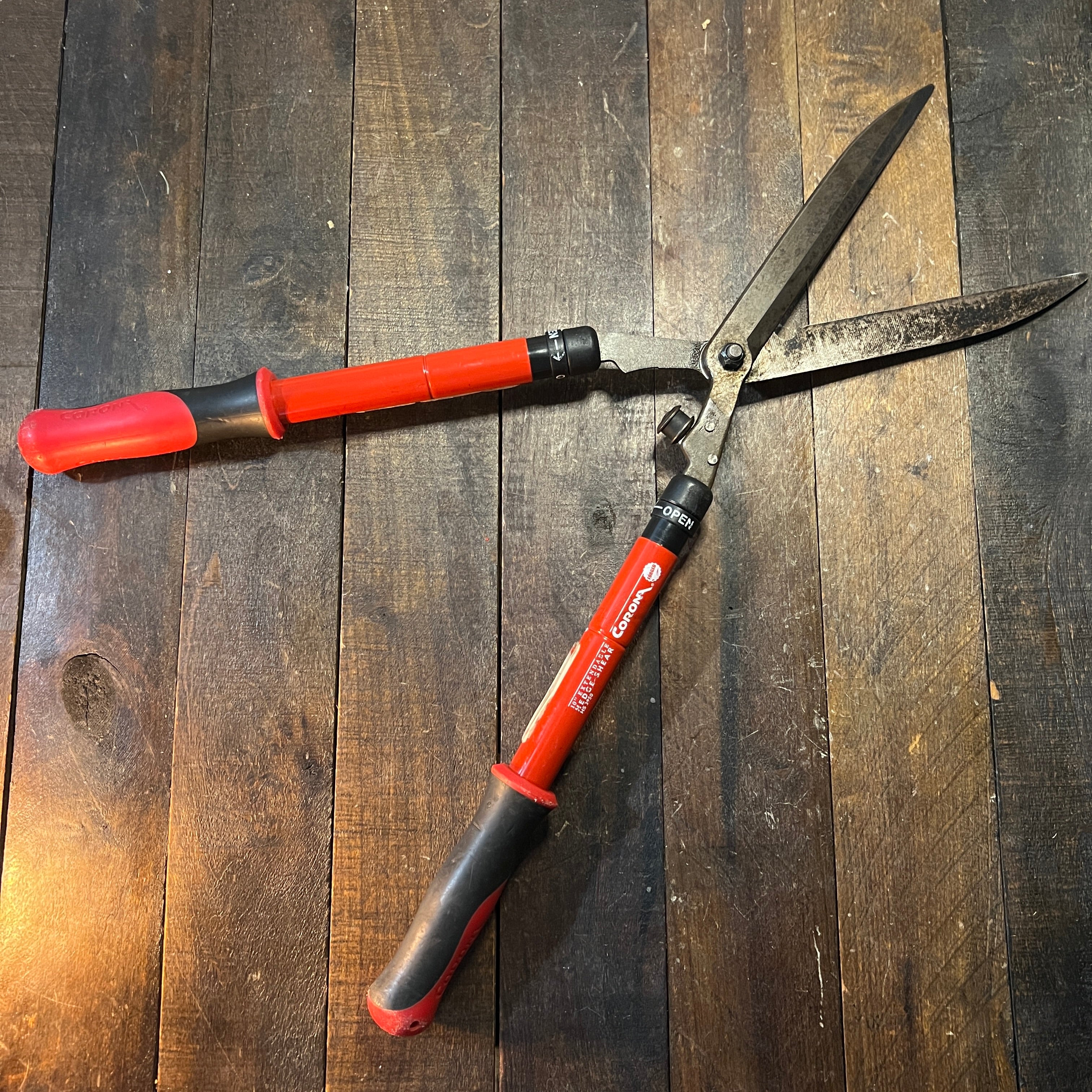 Corona Corona HS3950 Hedge Shears- With Extendable Handles