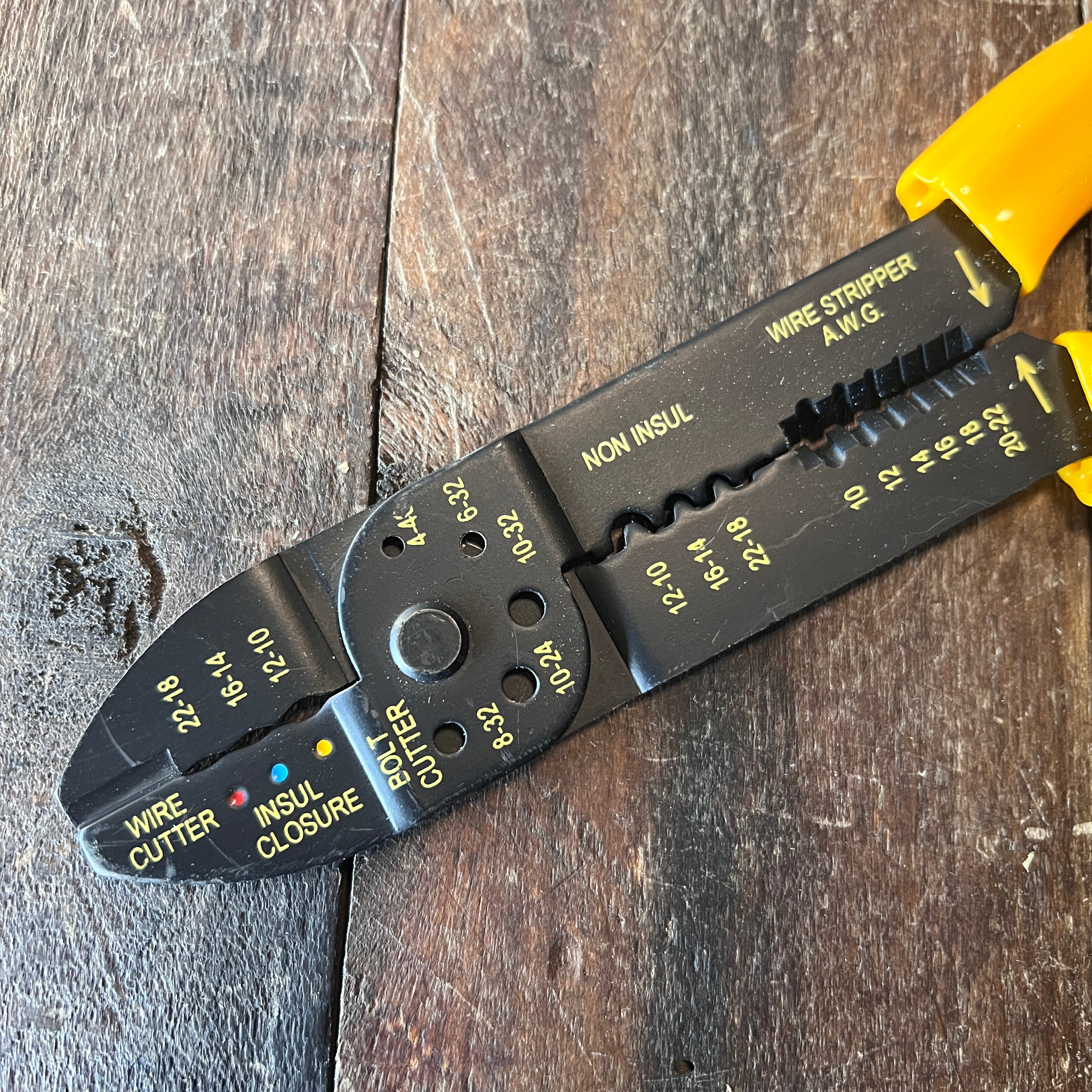 Unknown Multi-Function Wire Stripper Crimper and Bolt Cutter Tool