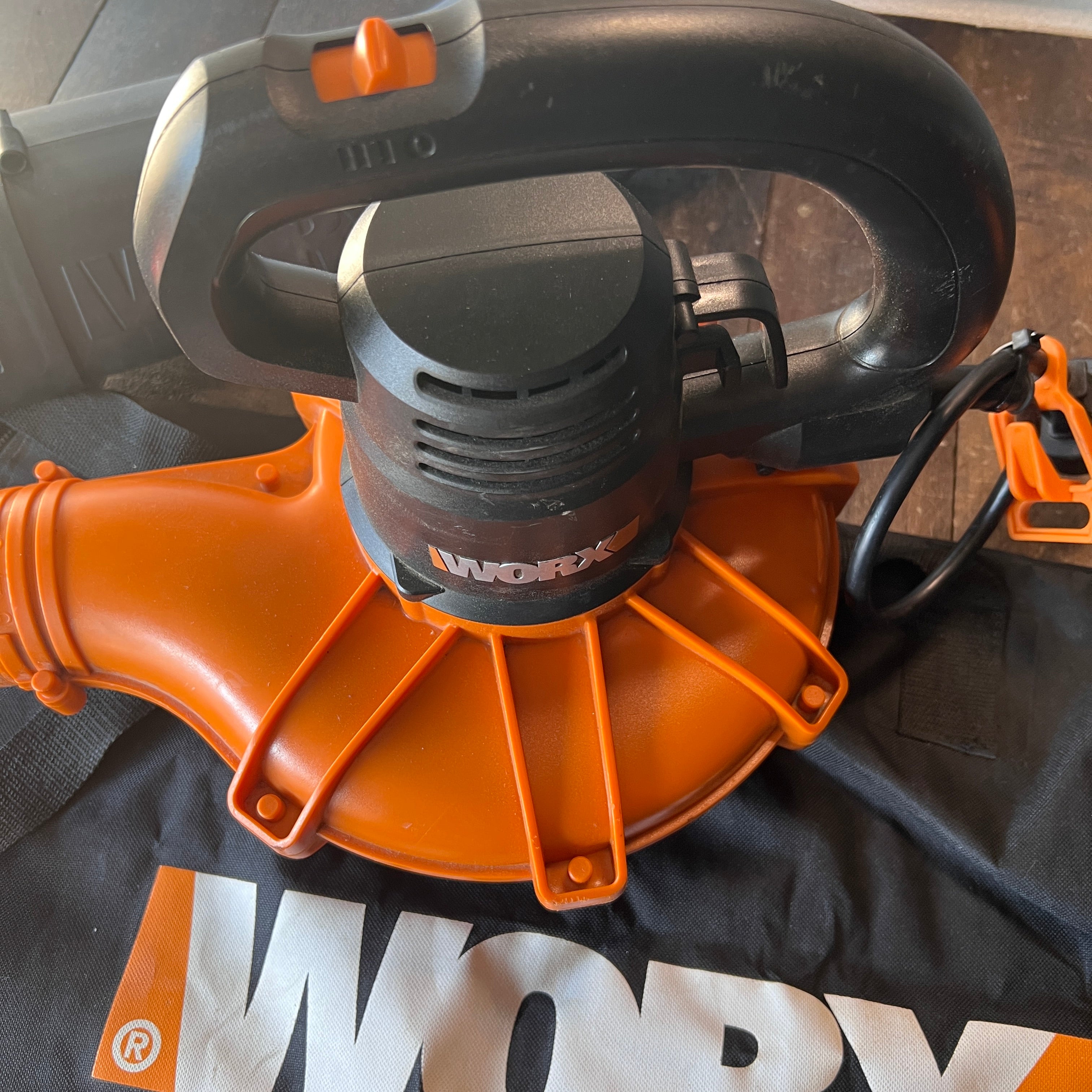WORX Worx WG508 Blower/Vacuum/Mulcher With Accessories (Bag & Tubes)