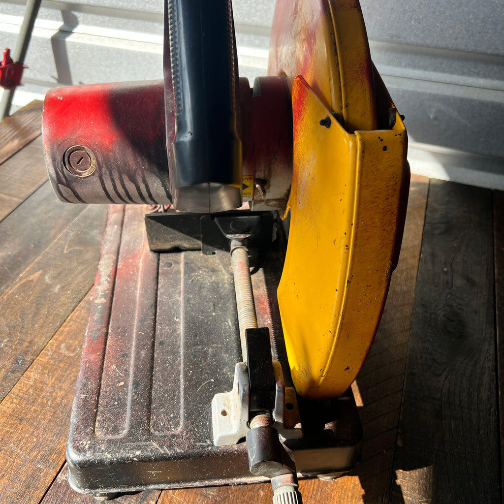 DeWalt DeWalt D28715 14 Inch Corded Abrasive Metal Cut Off Chop Saw Gear Up