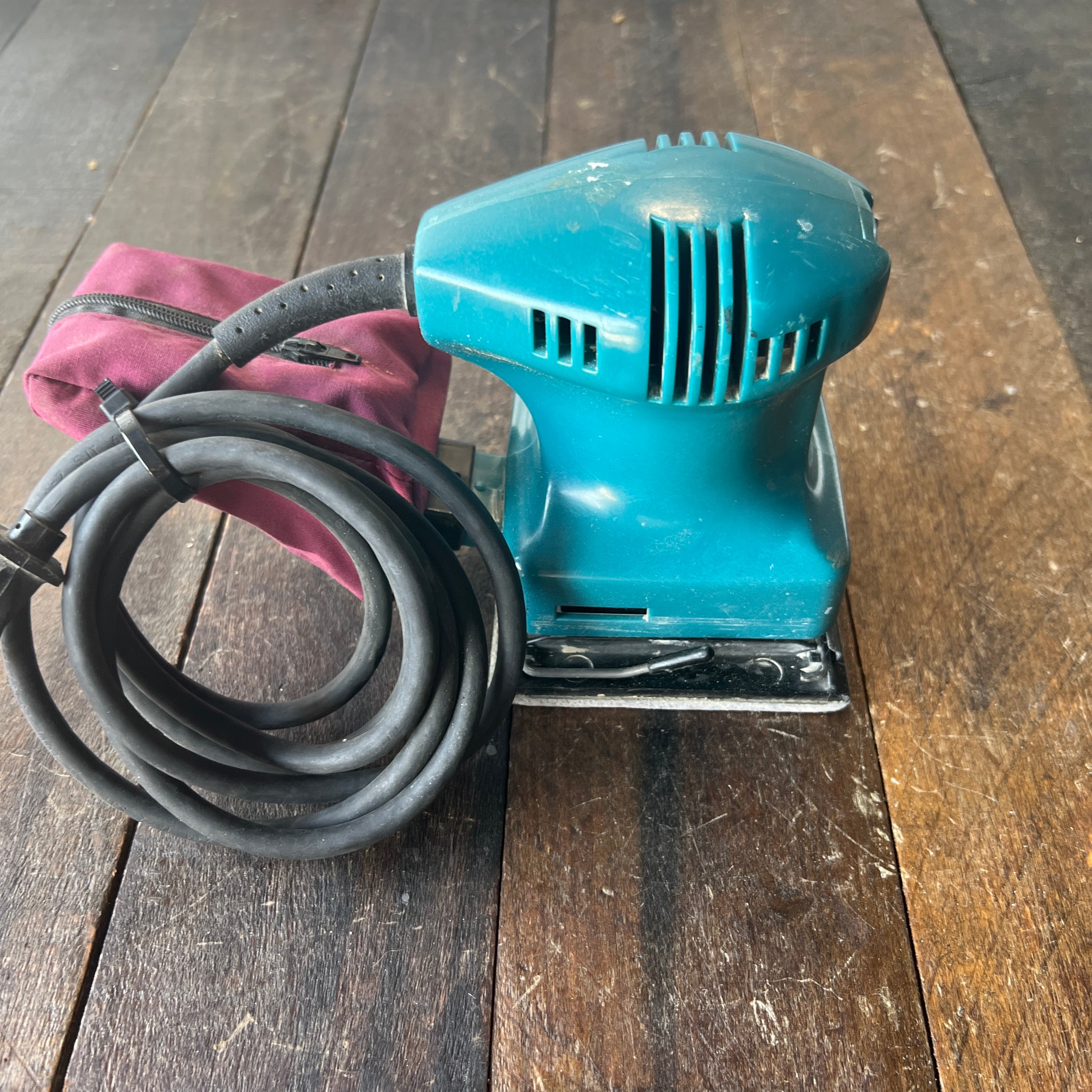 Makita Makita Corded Finishing Sander BO4552