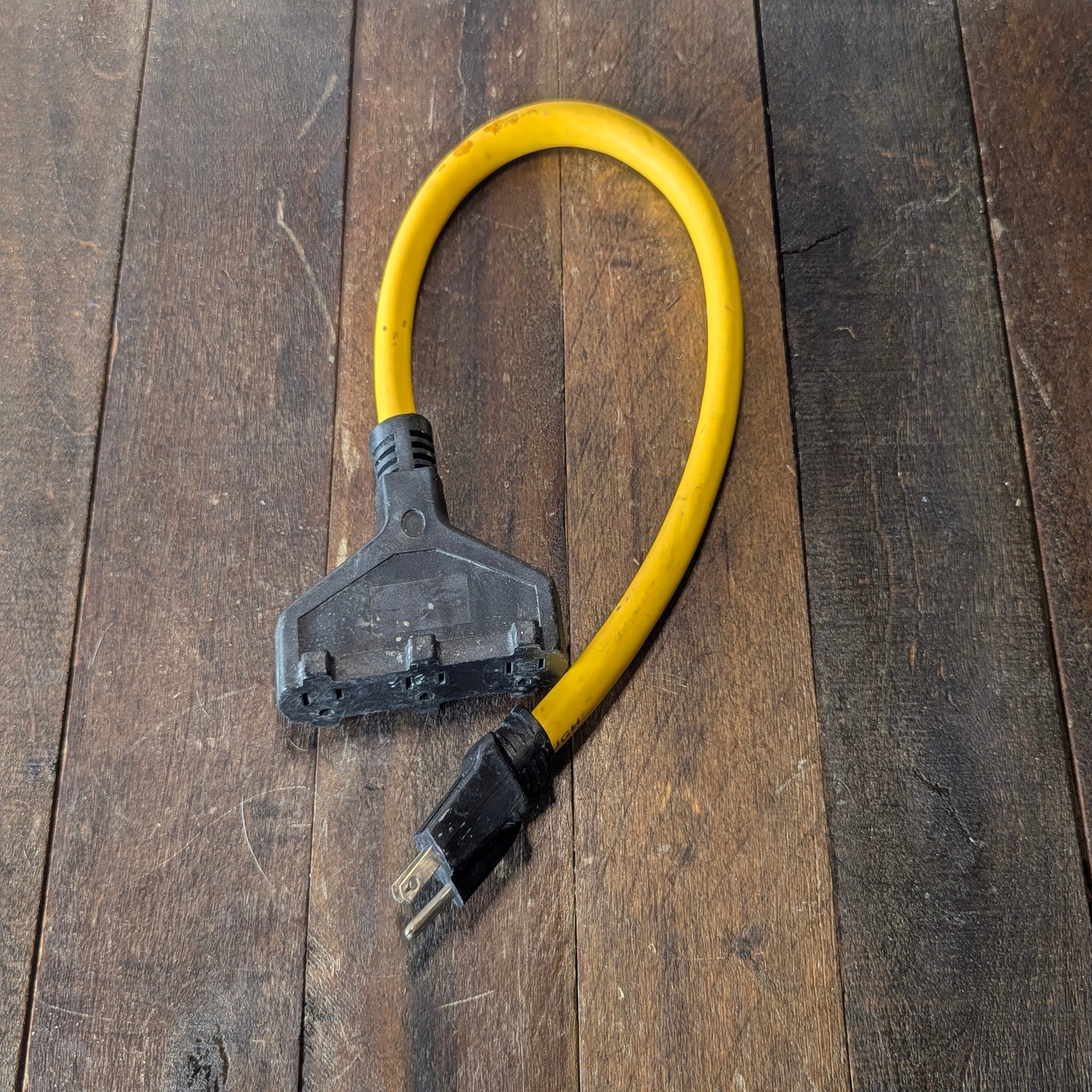 Bulldog Bulldog Tough 2Ft 3 Outlet Heavy Duty Outdoor Extension Cord