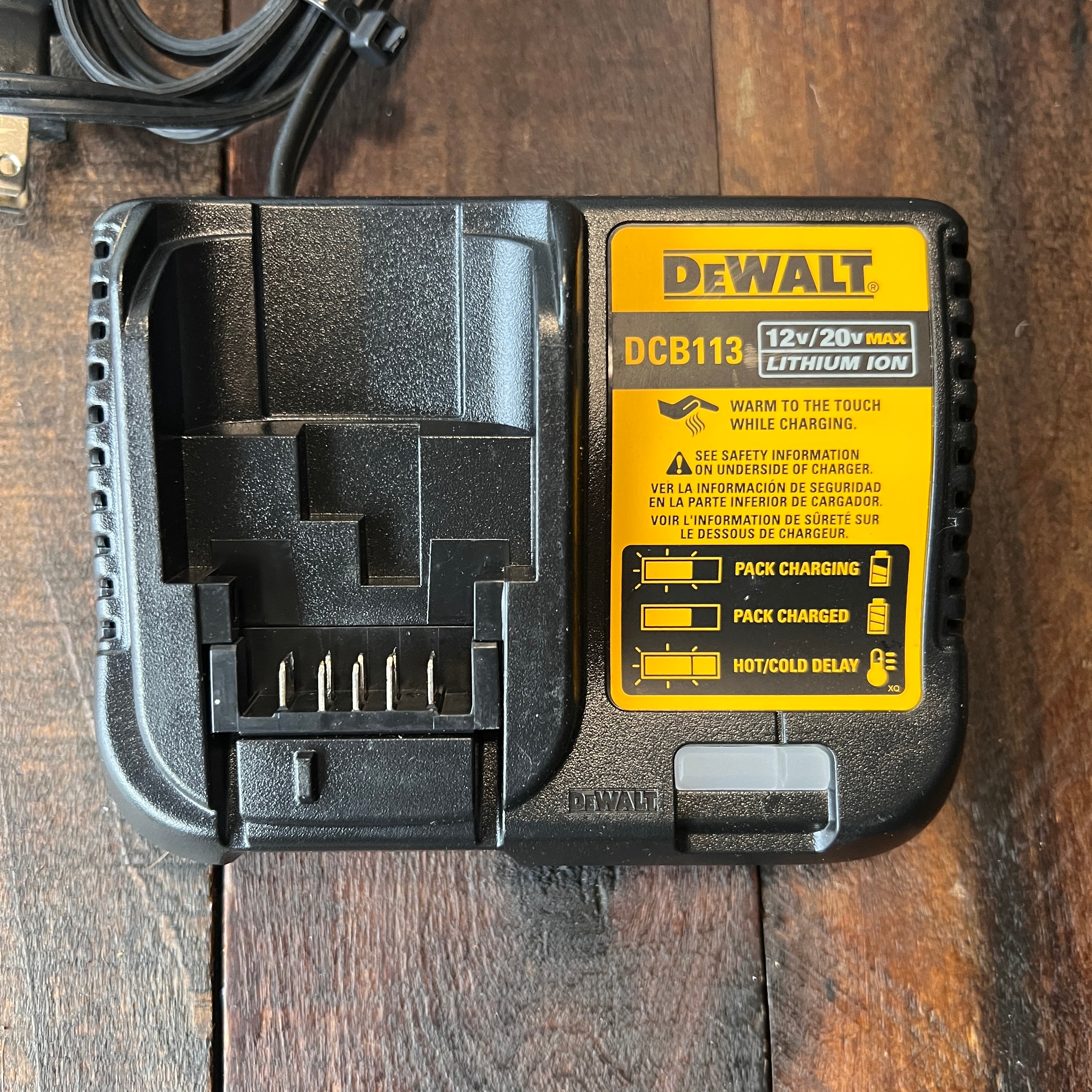 DeWalt DeWalt DCB240 20V MAX 4.0Ah Battery DCB113 Charger Combo Gear Up