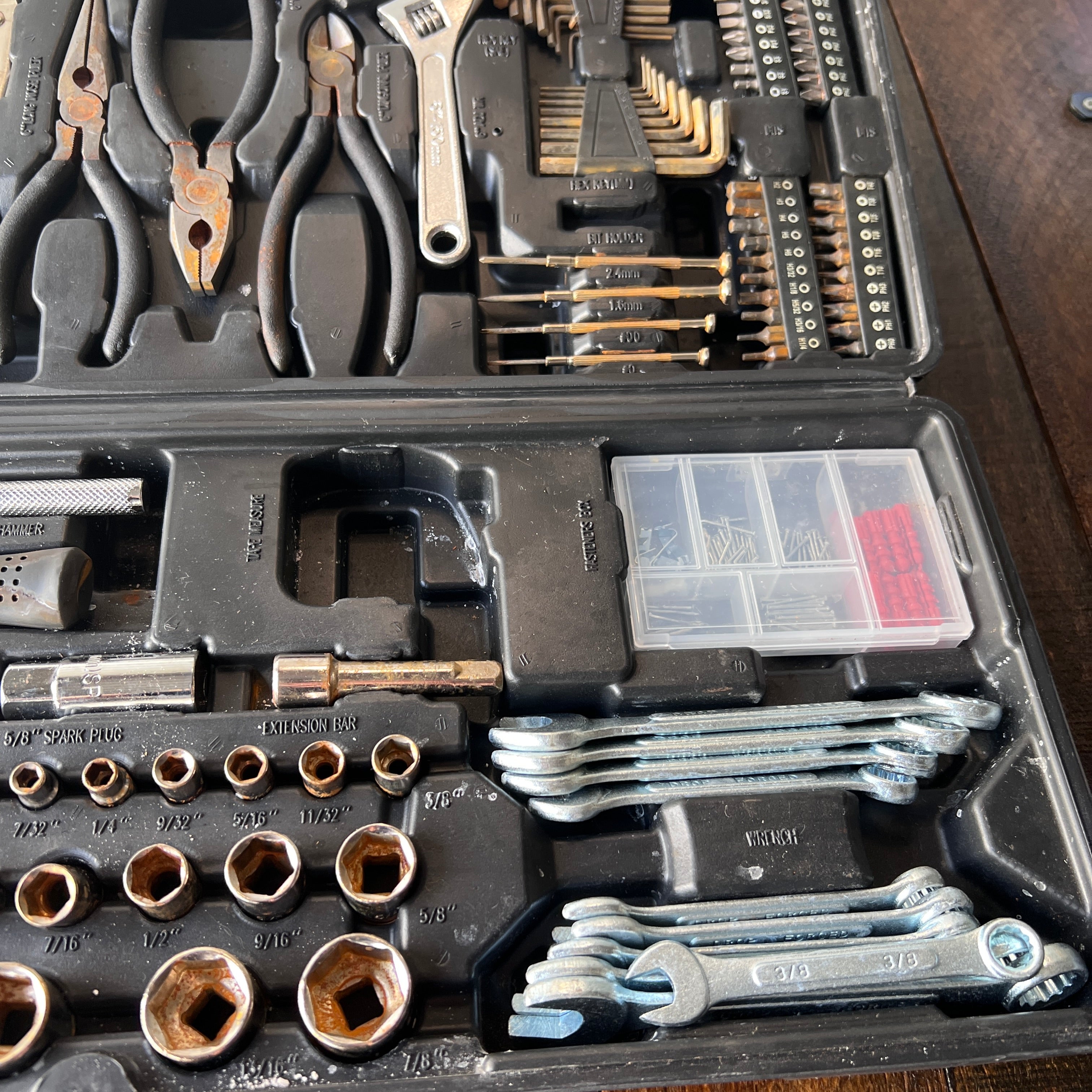 Grizzly Bear Grizzly Bear Partial Hand Tool Kit with Case Gear Up