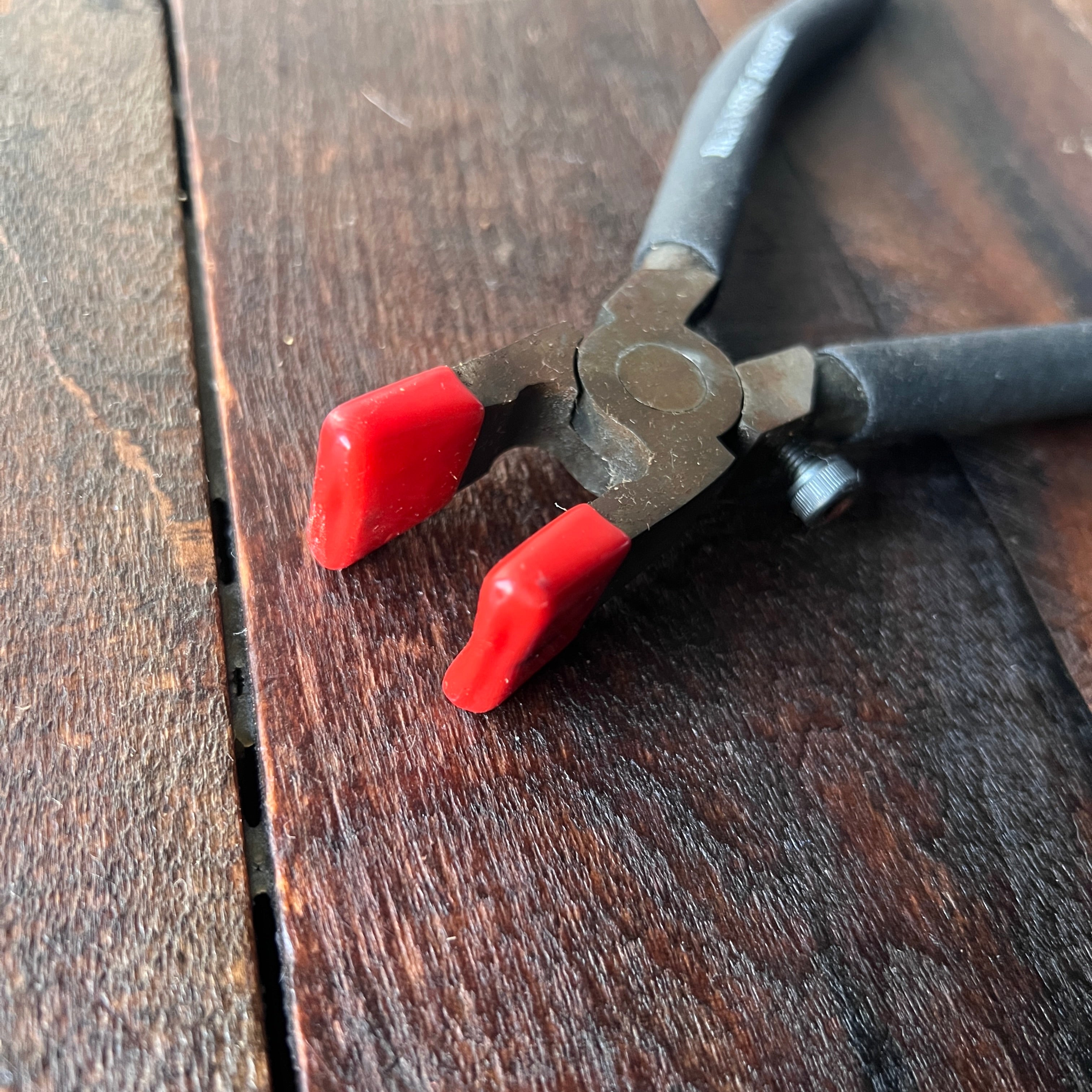 Running Rabbit Running Rabbit Glass Running Pliers Gear Up