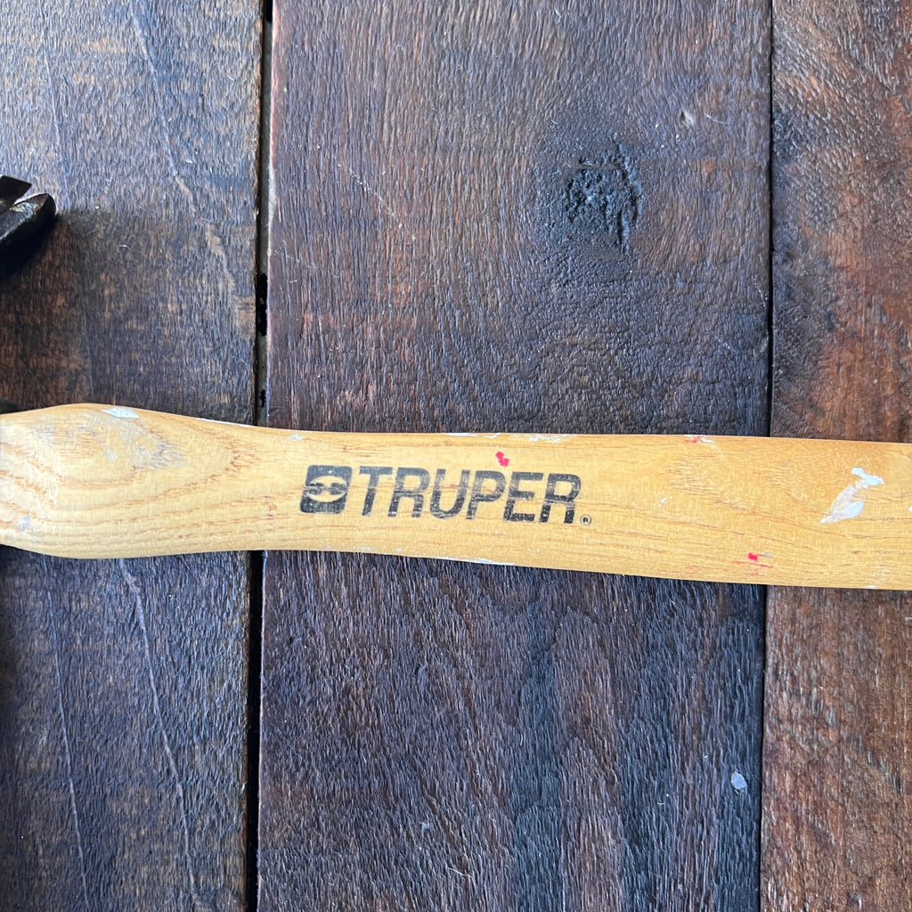 Truper Truper Claw Hammer Wood Handle 0.72 Lb Gear Up