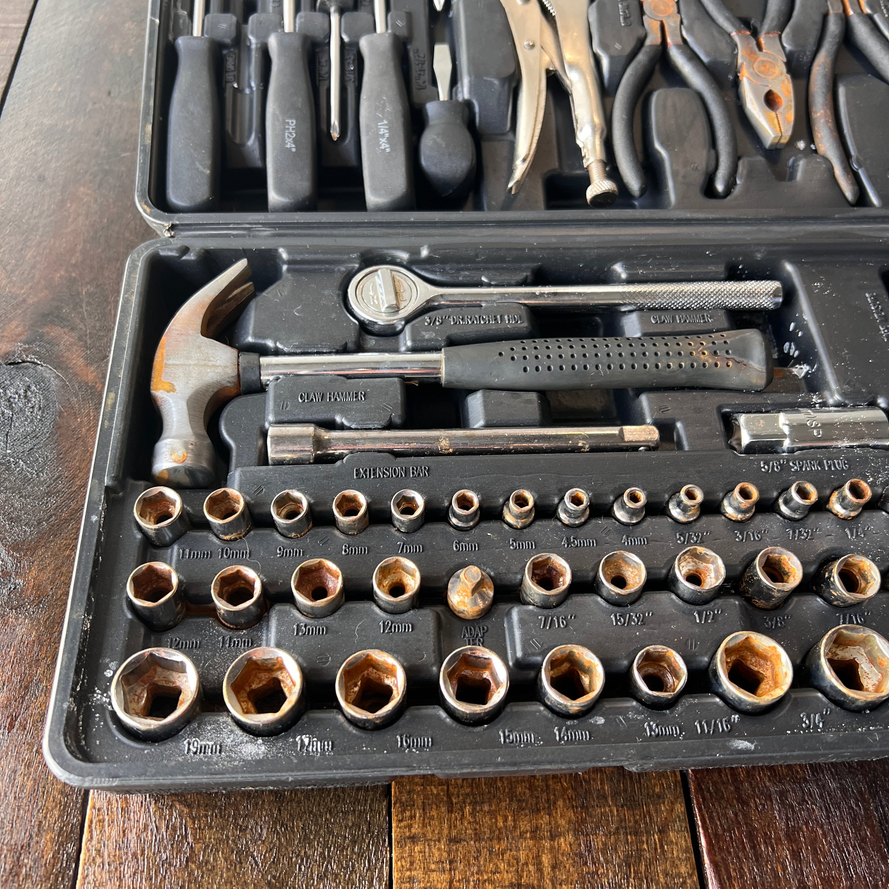 Grizzly Bear Grizzly Bear Partial Hand Tool Kit with Case Gear Up