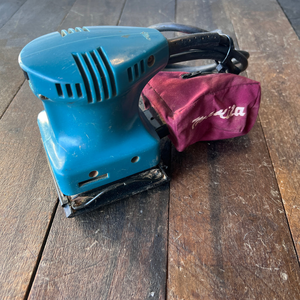 Makita Makita BO4550 1/4 Sheet Finishing Sander Gear Up