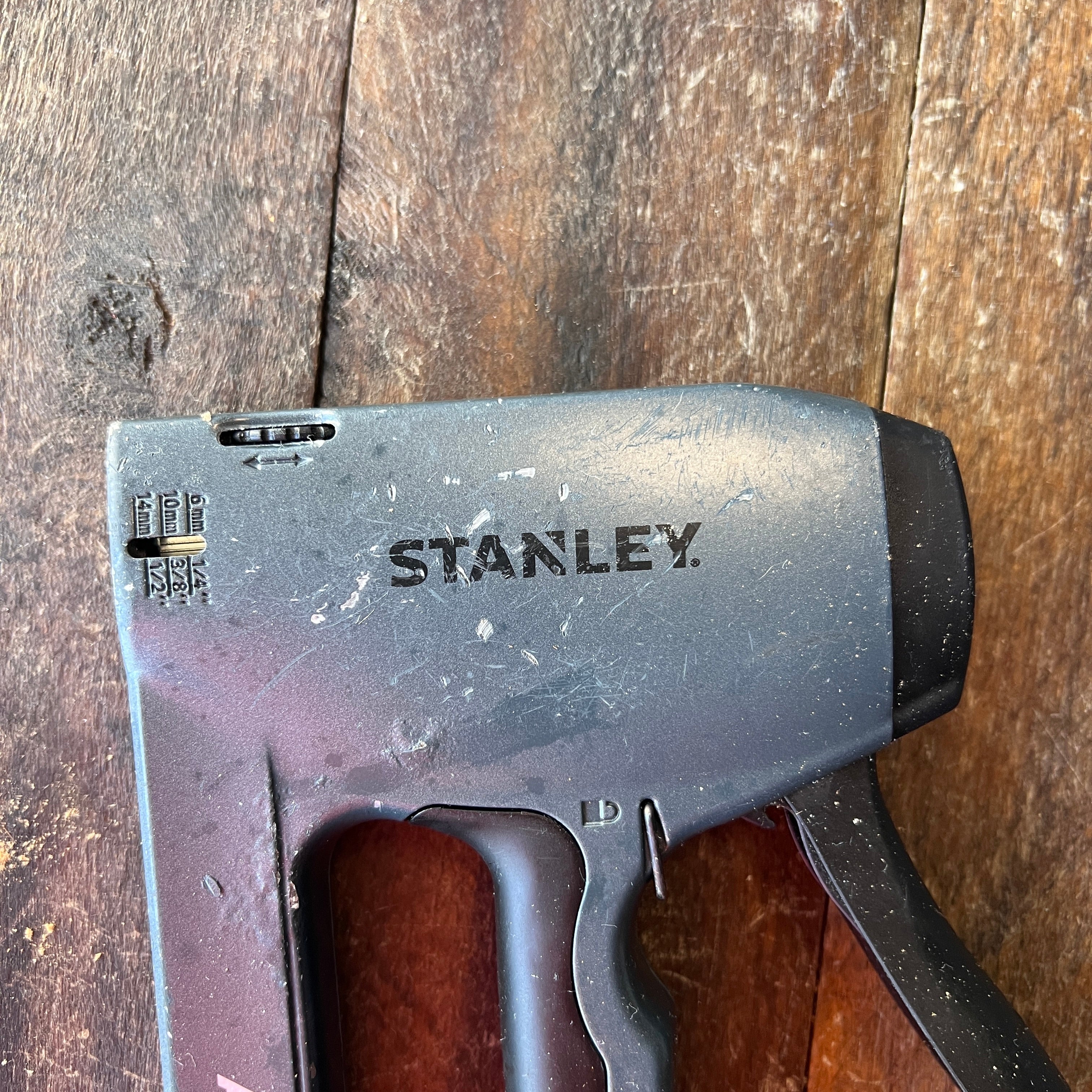 Stanley Stanley TR250 Heavy Duty Staple and Brad Nail Gun Gear Up