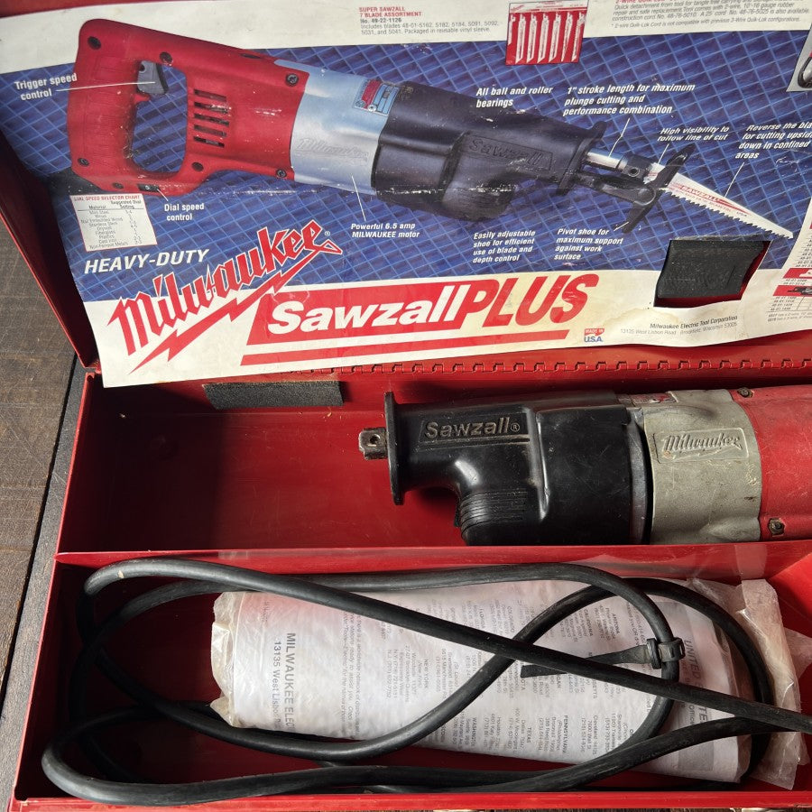 Milwaukee Milwaukee 6517 Corded 6.5 Amp Reciprocating Sawzall Gear Up