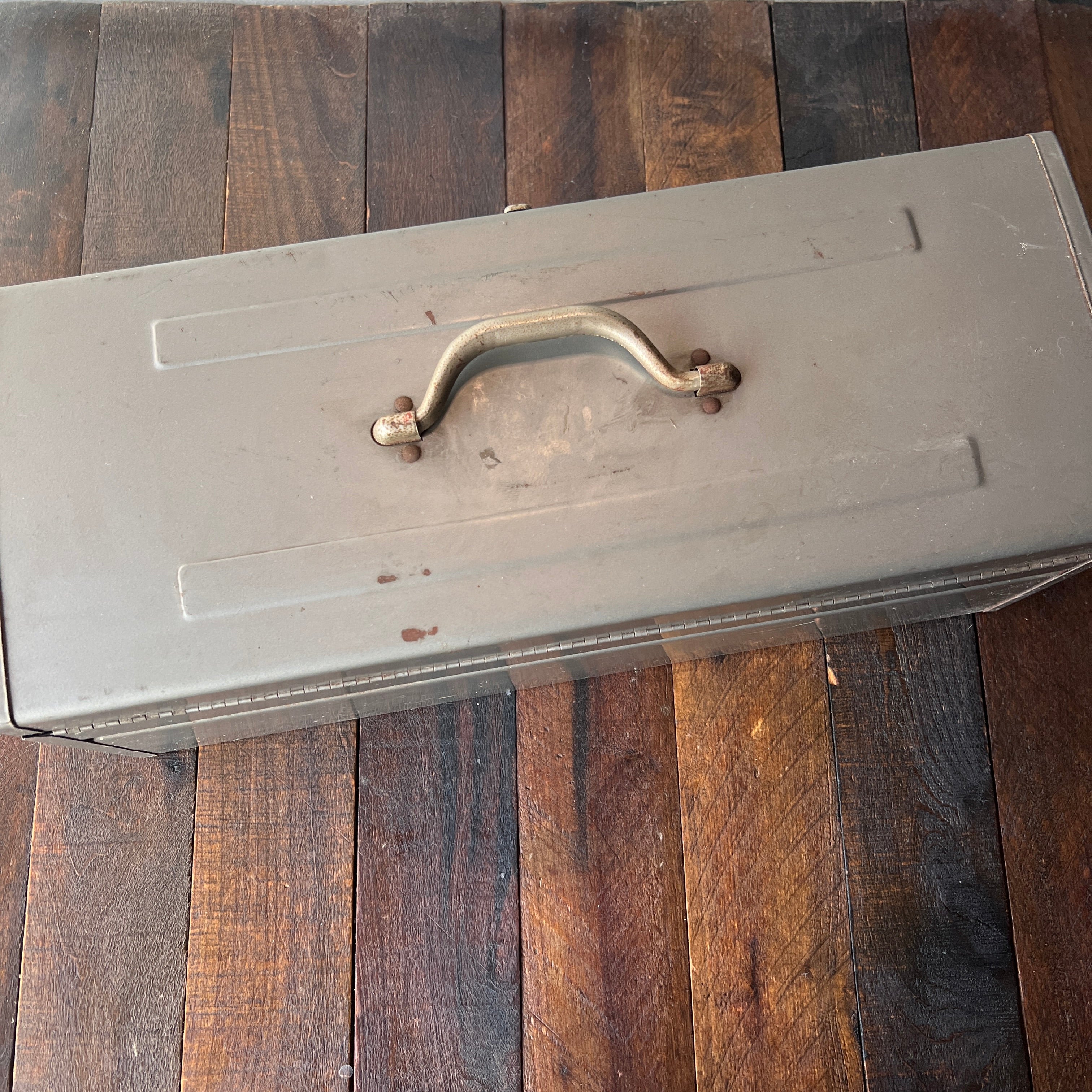Vermont American Vermont American 22 Inch Metal Tool Box #22 Gear Up