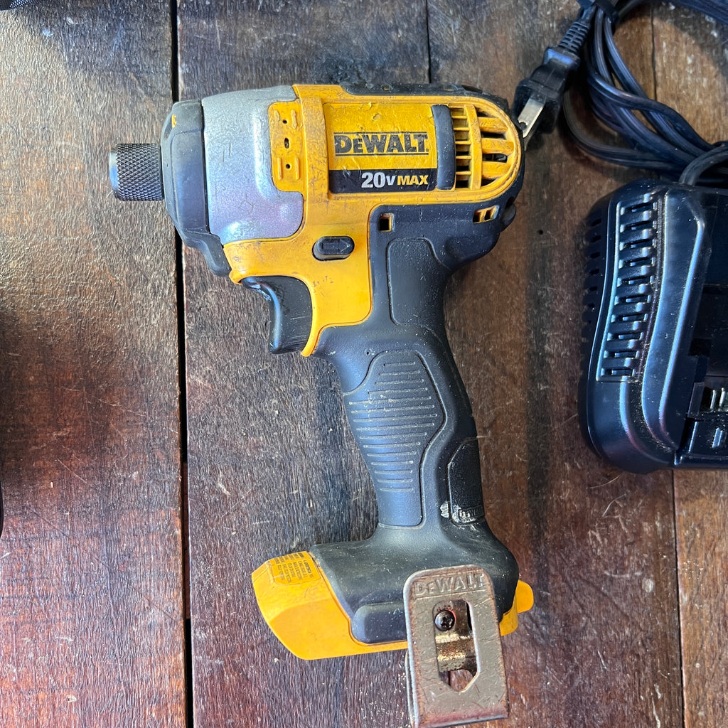 DeWalt DeWalt DCF885 20V MAX 1/4" Impact Driver Kit Gear Up