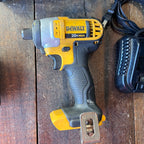 DeWalt DeWalt DCF885 20V MAX 1/4" Impact Driver Kit Gear Up