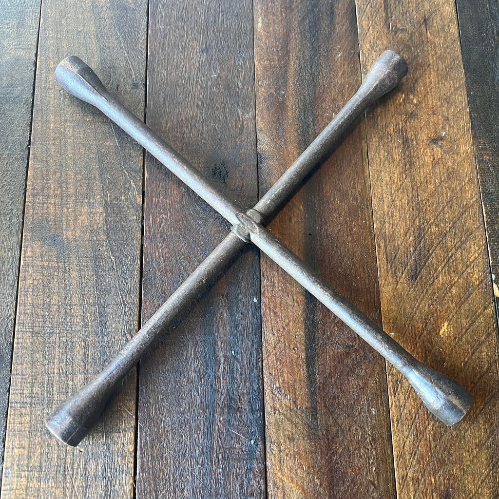 Unknown 4-Way Automotive Lug Wrench Tire Iron Gear Up