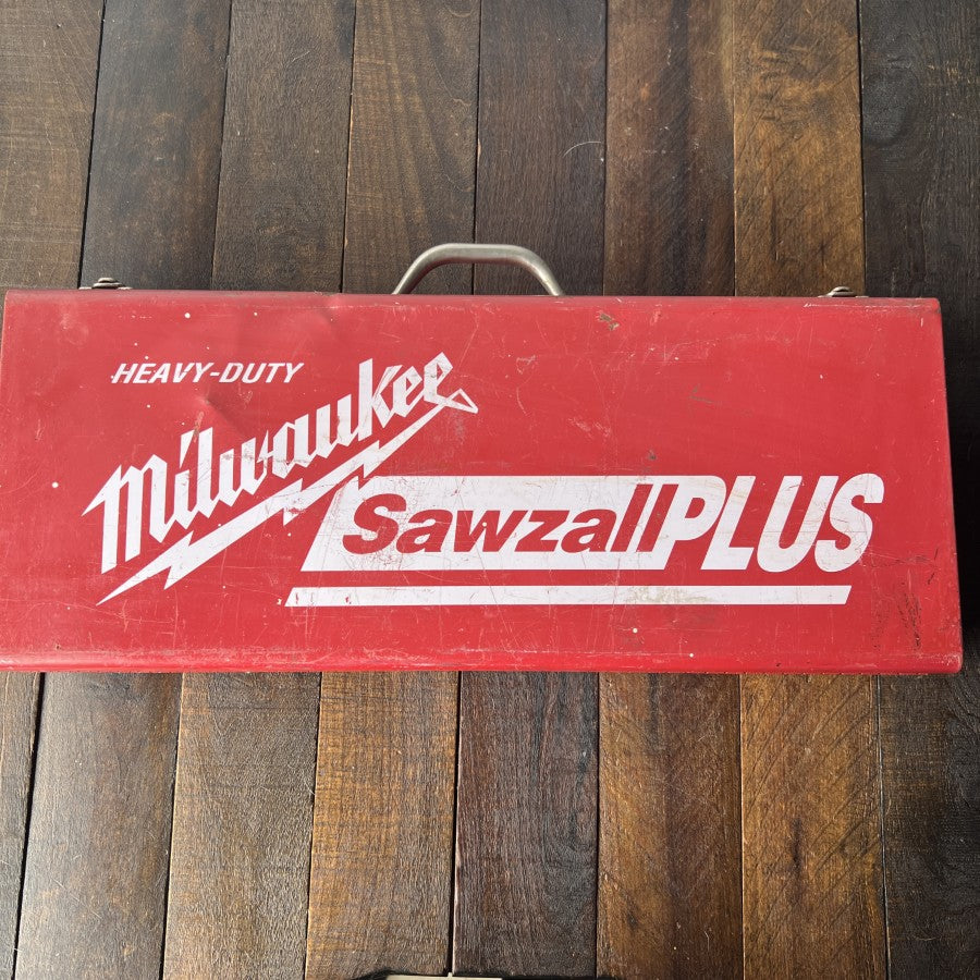 Milwaukee Milwaukee 6517 Corded 6.5 Amp Reciprocating Sawzall Gear Up