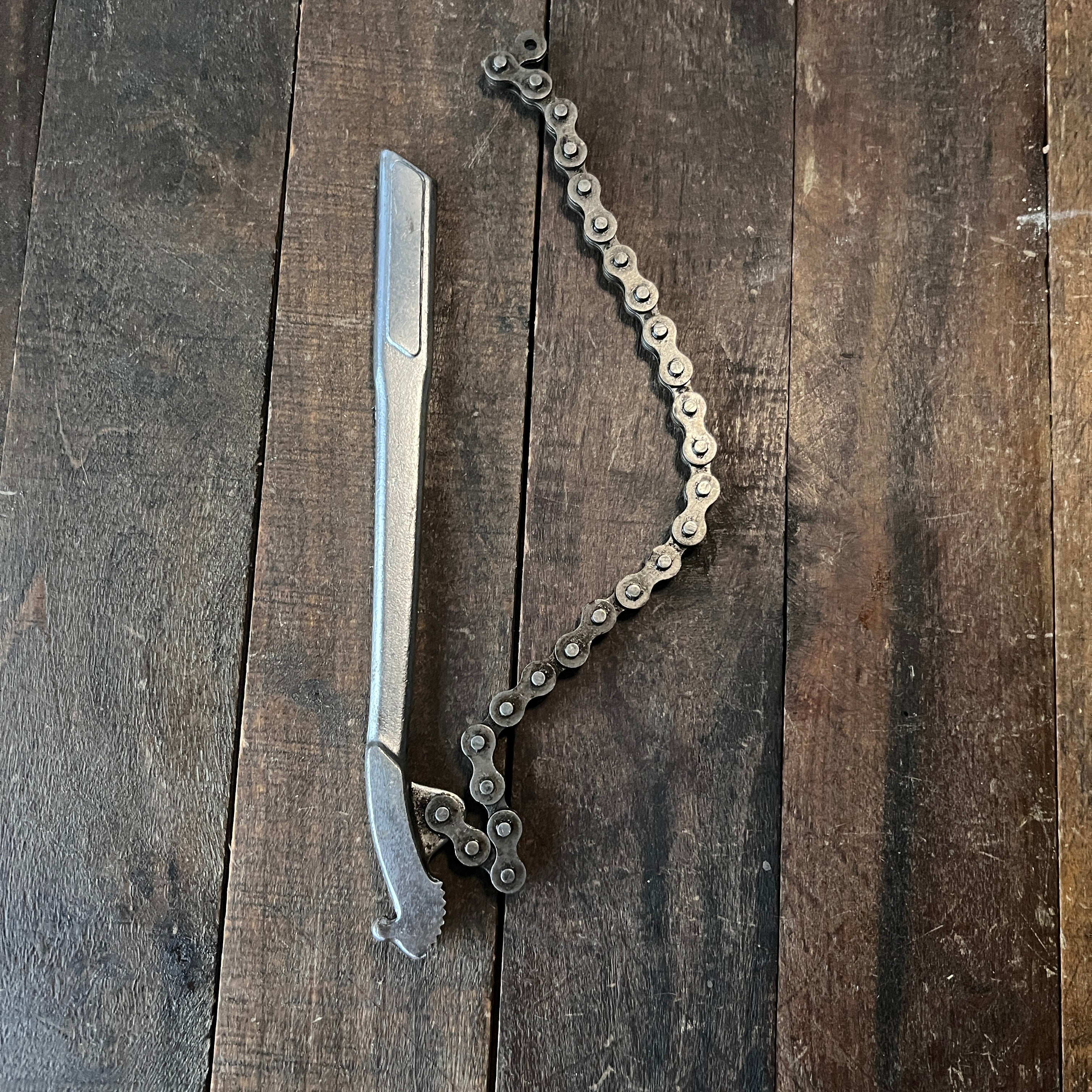 Unknown Heavy Duty Chain Pipe Wrench for Plumbing and Automotive Use