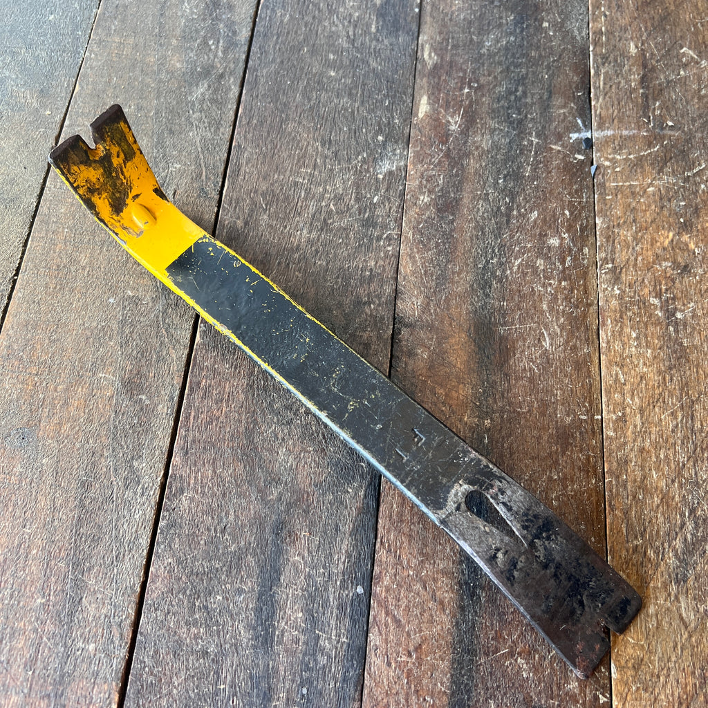 Stanley 12-Inch Utility Pry Bar Gear Up