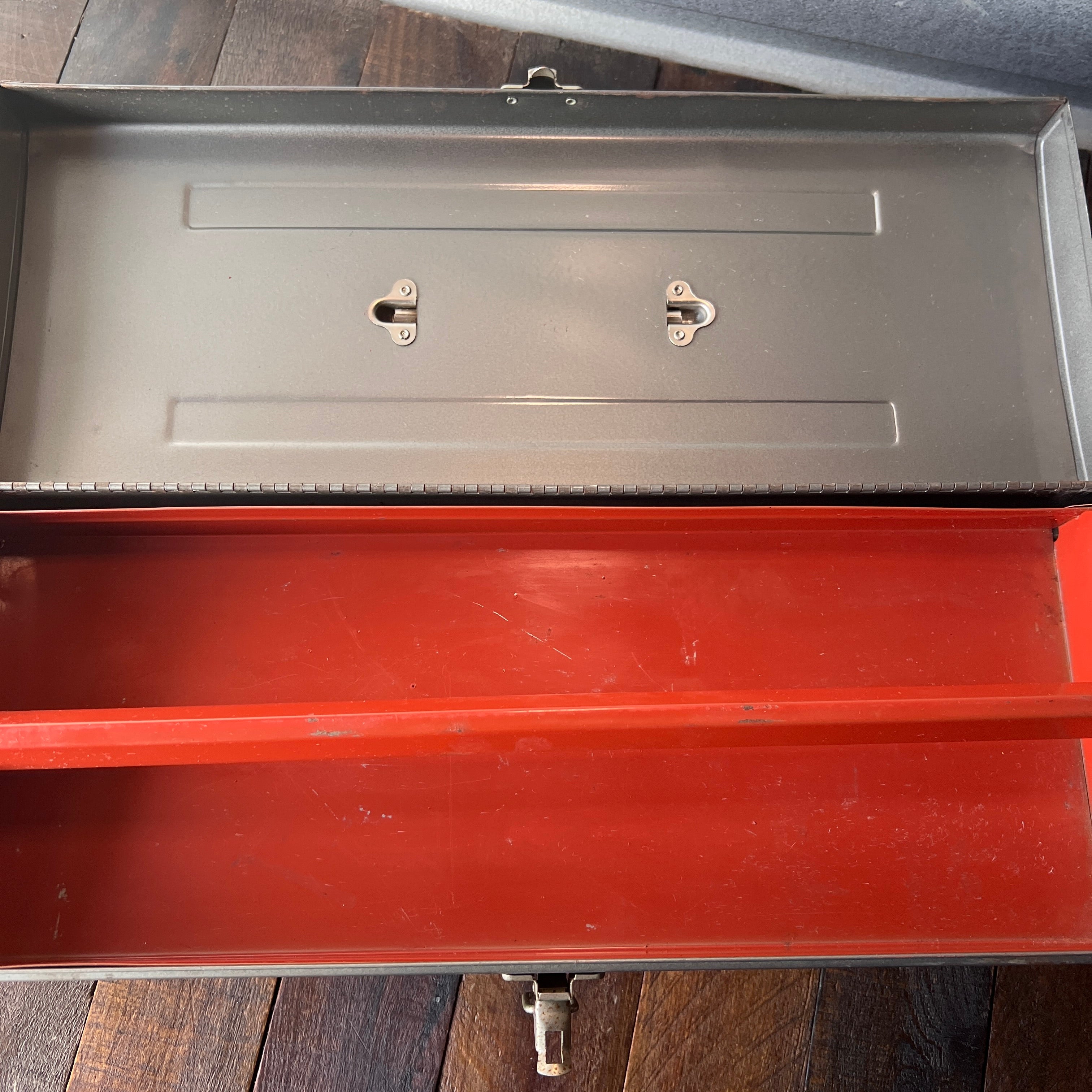 Vermont American Vermont American 22 Inch Metal Tool Box #22 Gear Up