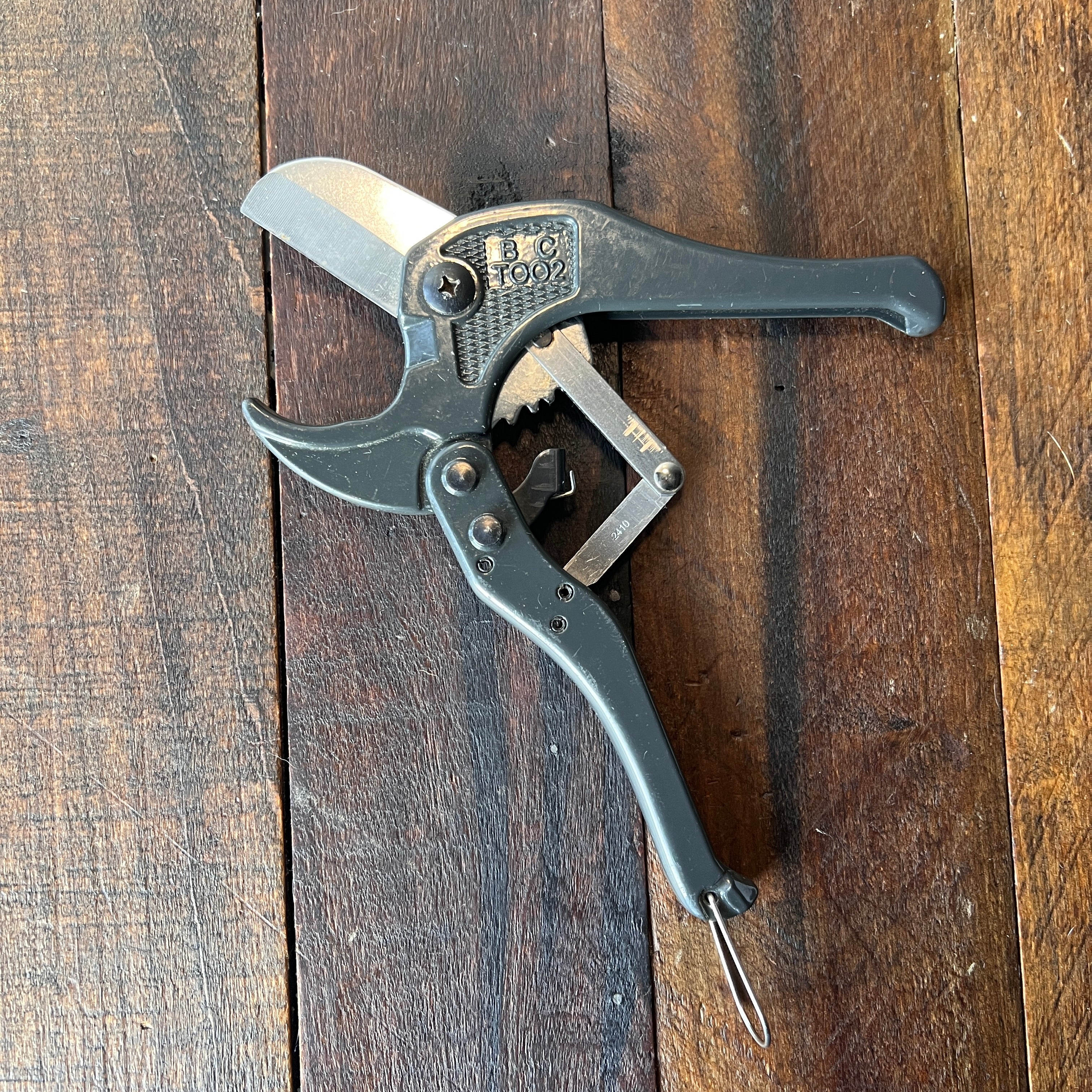 Unknown RC 1002 Pipe Cutter for PVC PEX Tubing 1 5/8 Inch 41MM Gear Up