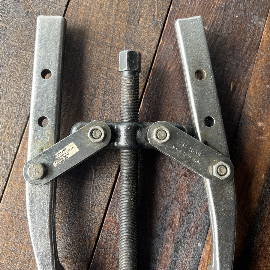 Owatonna Tool Owatonna Tool 1036 2 Jaw Gear Pulley Puller (USA) Gear Up