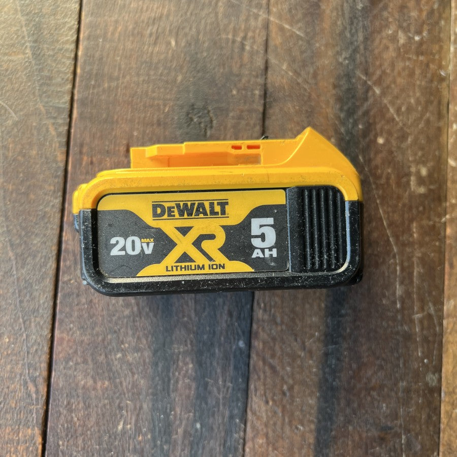 DeWalt DeWalt DCB205 20V MAX XR 5.0Ah Lithium Ion Battery Gear Up