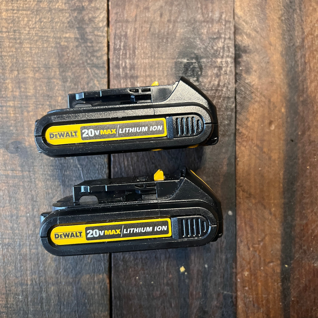 DeWalt DeWalt DCB207 20V MAX Compact 1.3Ah Lithium Ion Batteries Pair Gear Up