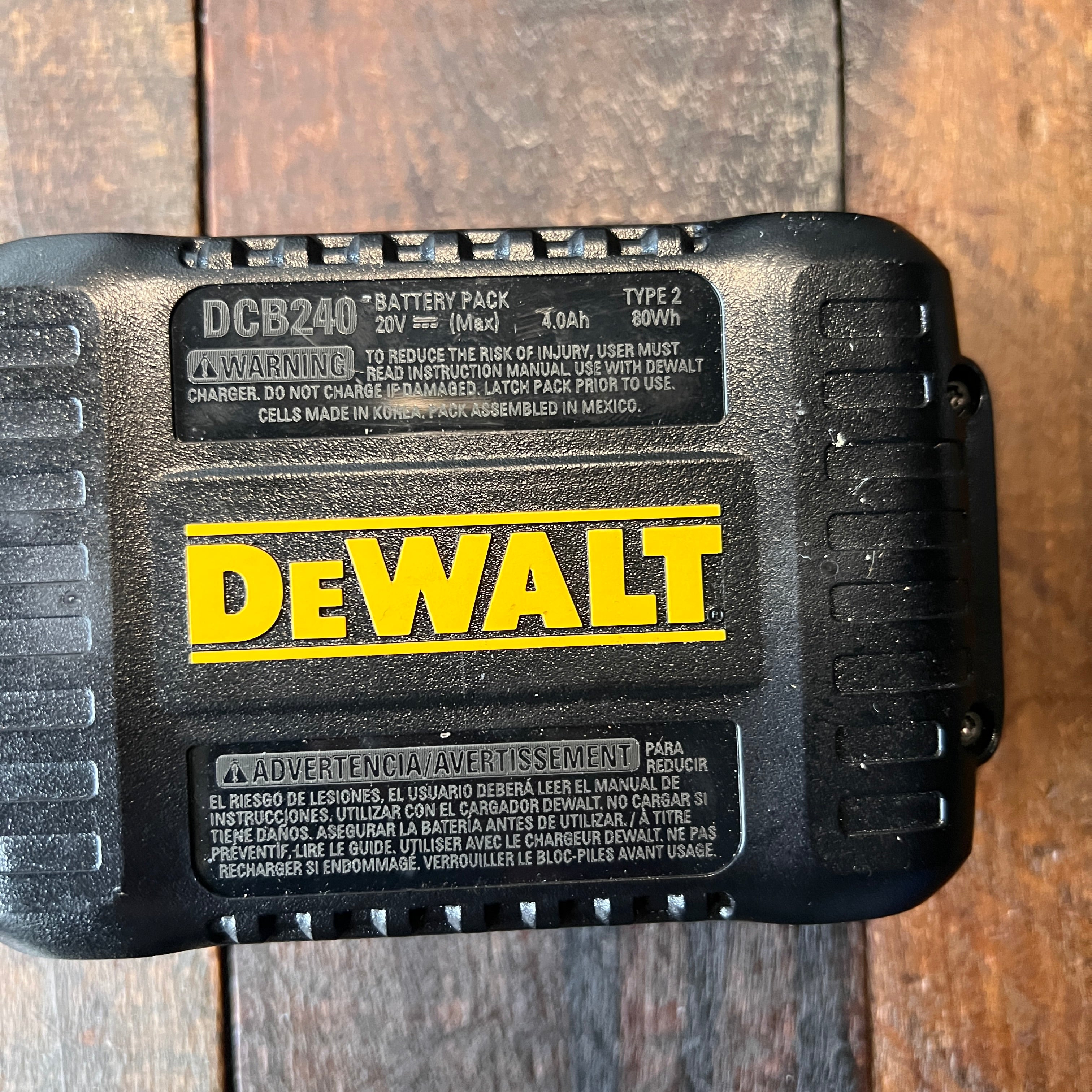 DeWalt DeWalt DCB240 20V MAX 4.0Ah Battery DCB113 Charger Combo Gear Up