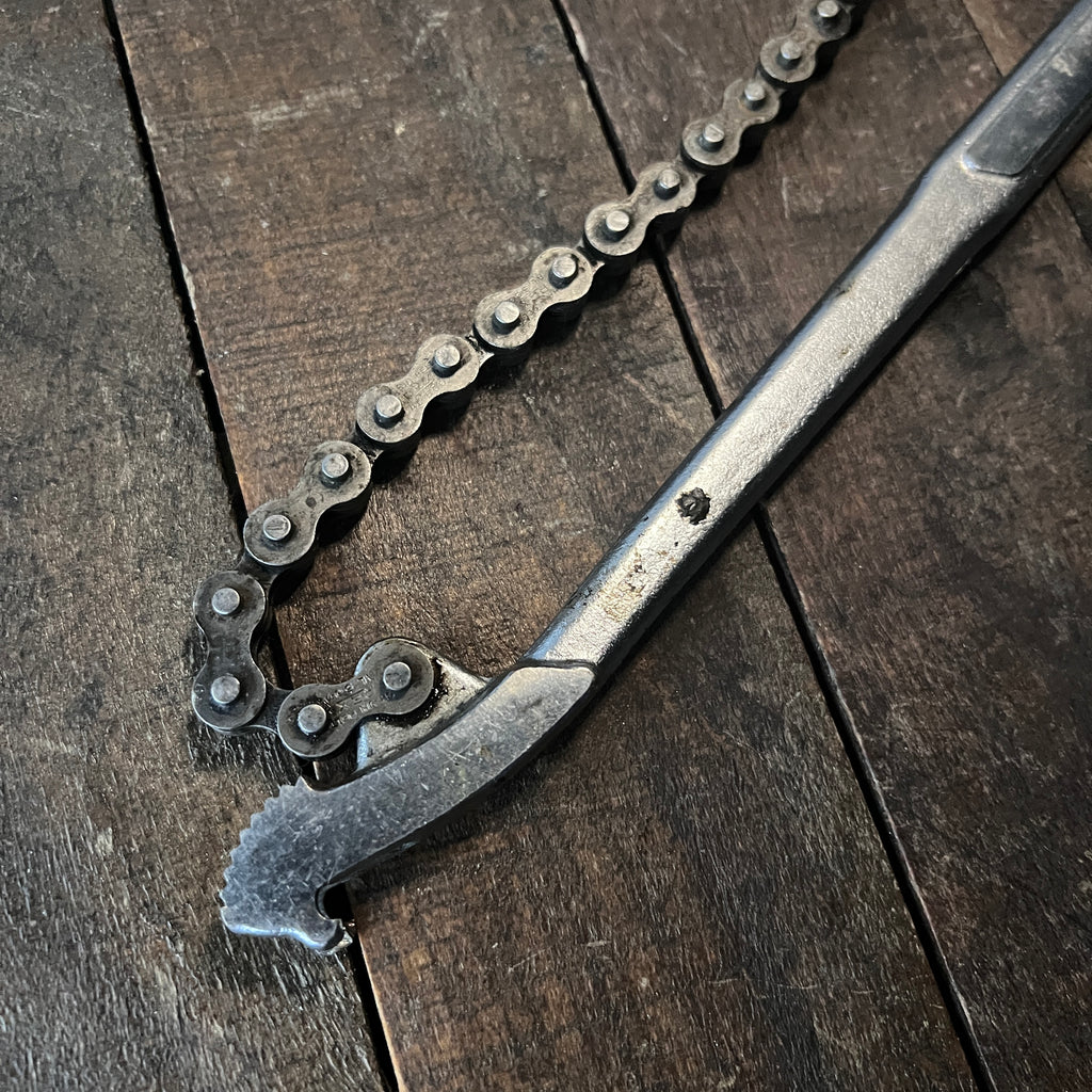 Unknown Heavy Duty Chain Pipe Wrench for Plumbing and Automotive Use