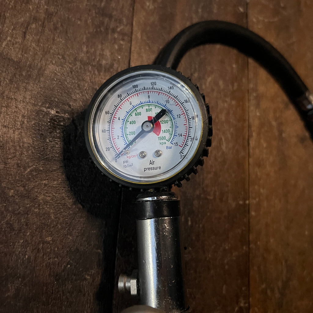 Unknown Pistol Grip Tire Inflator with 220 PSI Gauge