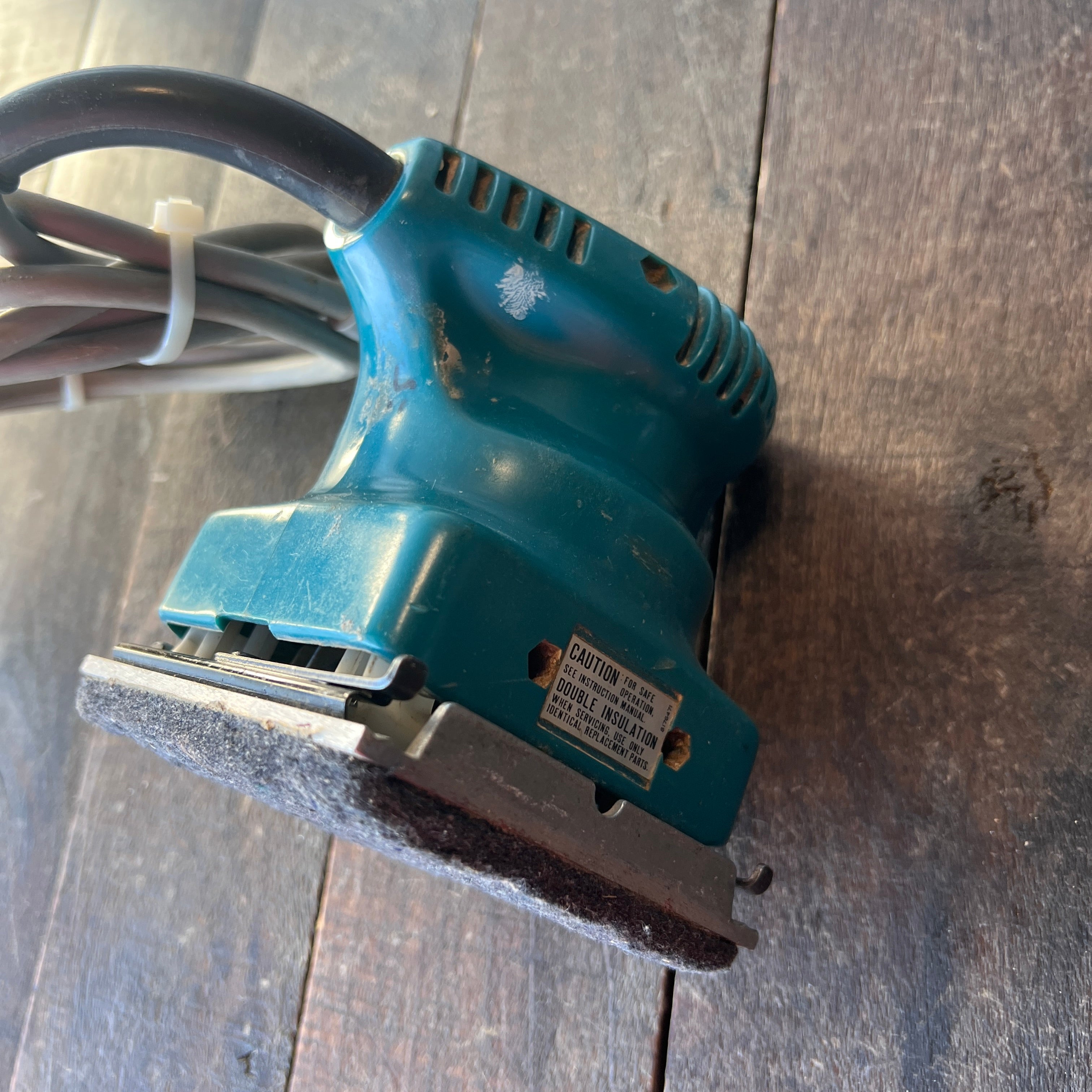 Makita Makita BO4510 1/4 Sheet Finishing Sander Gear Up