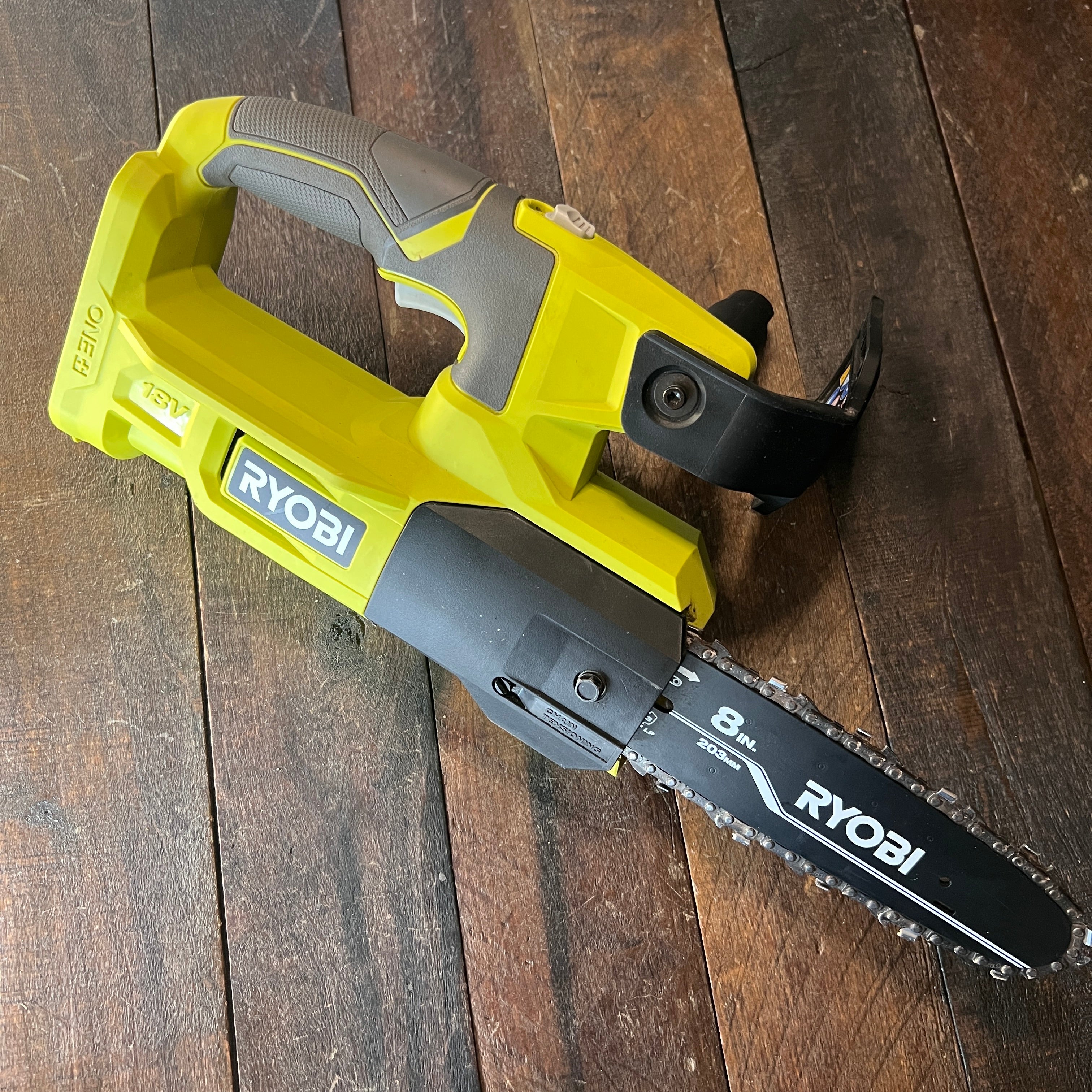 Ryobi Ryobi ONE+ P5452 18V 8-Inch Cordless Chainsaw Kit Gear Up