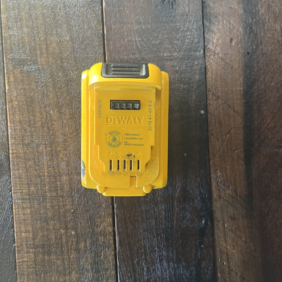 DeWalt DeWalt DCB204 20V MAX 4.0Ah XR Lithium-Ion Battery Pack Gear Up