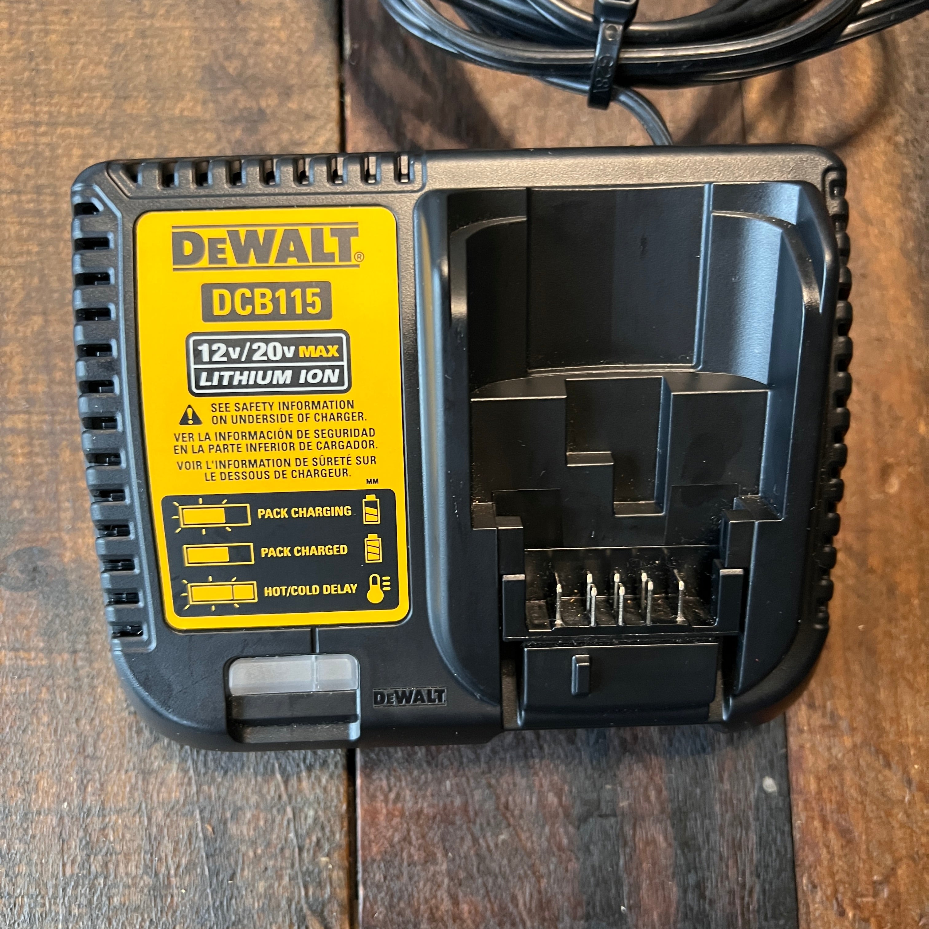 DeWalt DeWalt DCB115 12V 20V MAX Lithium Ion Battery Charger (Tool Only) Gear Up
