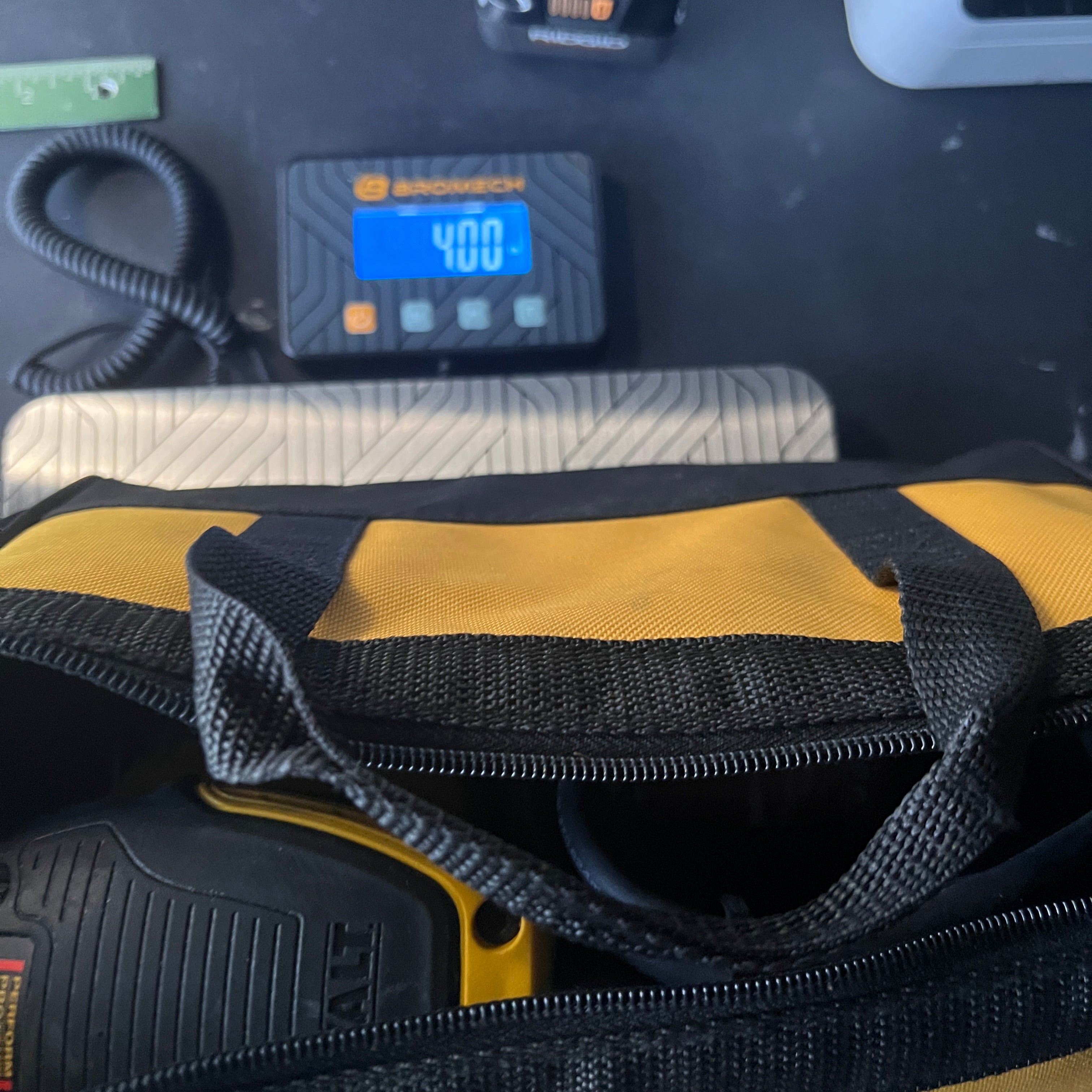 DeWalt DeWalt DWE6411 1/4 Sheet Palm Sander Kit with Bag and 10 Sanding Sheets Gear Up