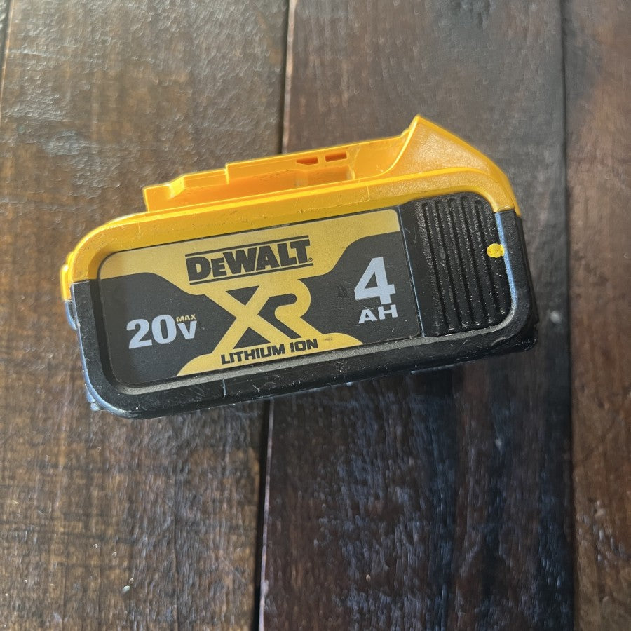 DeWalt DeWalt DCB204 20V MAX 4.0Ah XR Lithium-Ion Battery Pack Gear Up