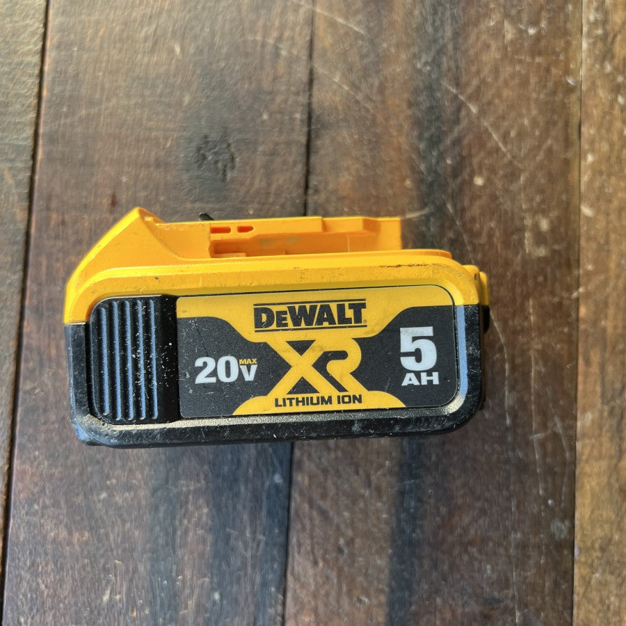 DeWalt DeWalt DCB205 20V MAX XR 5.0Ah Lithium Ion Battery Gear Up