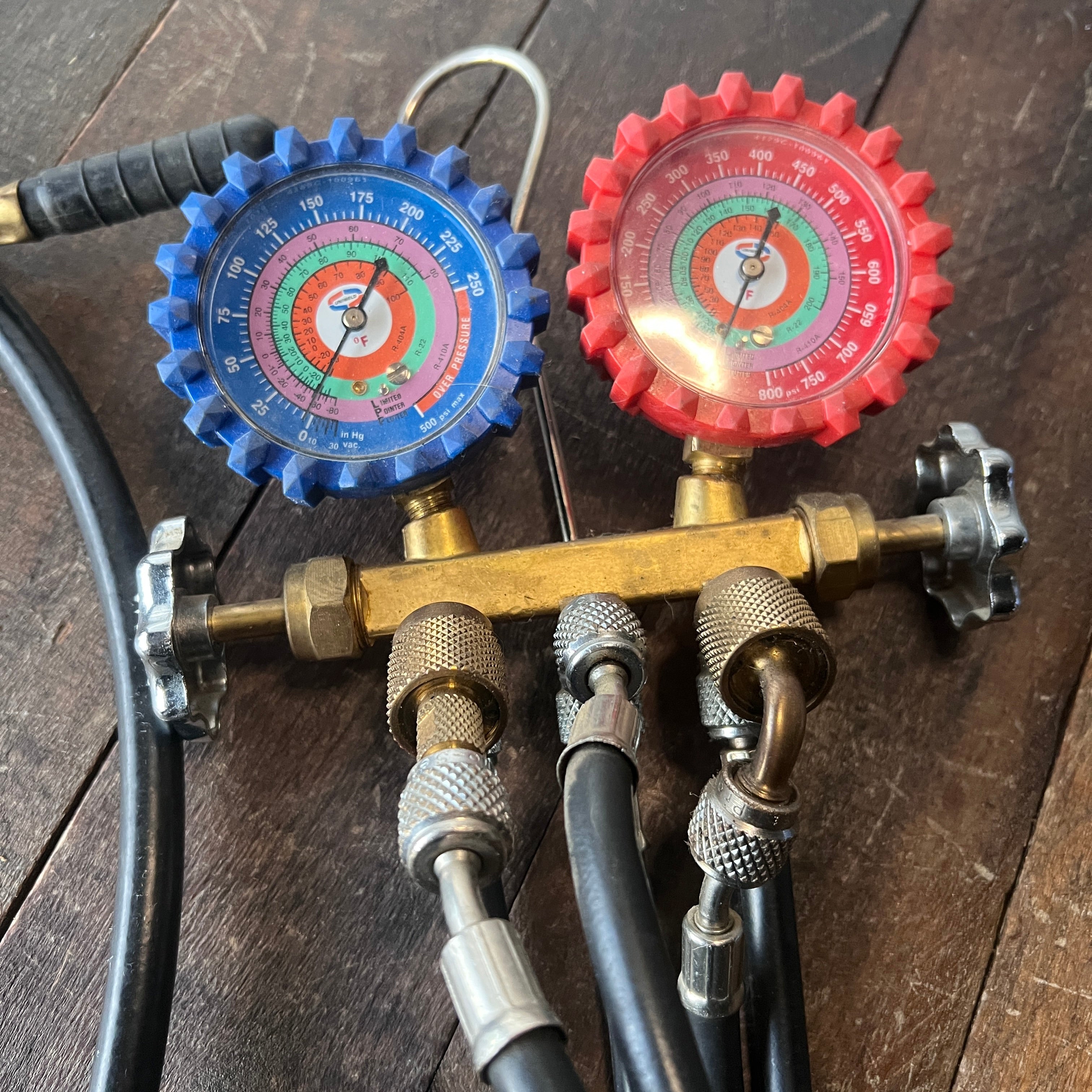 Uniweld Uniweld HVAC Manifold Gauge Set with Hoses with AC drain line cleaner Gear Up