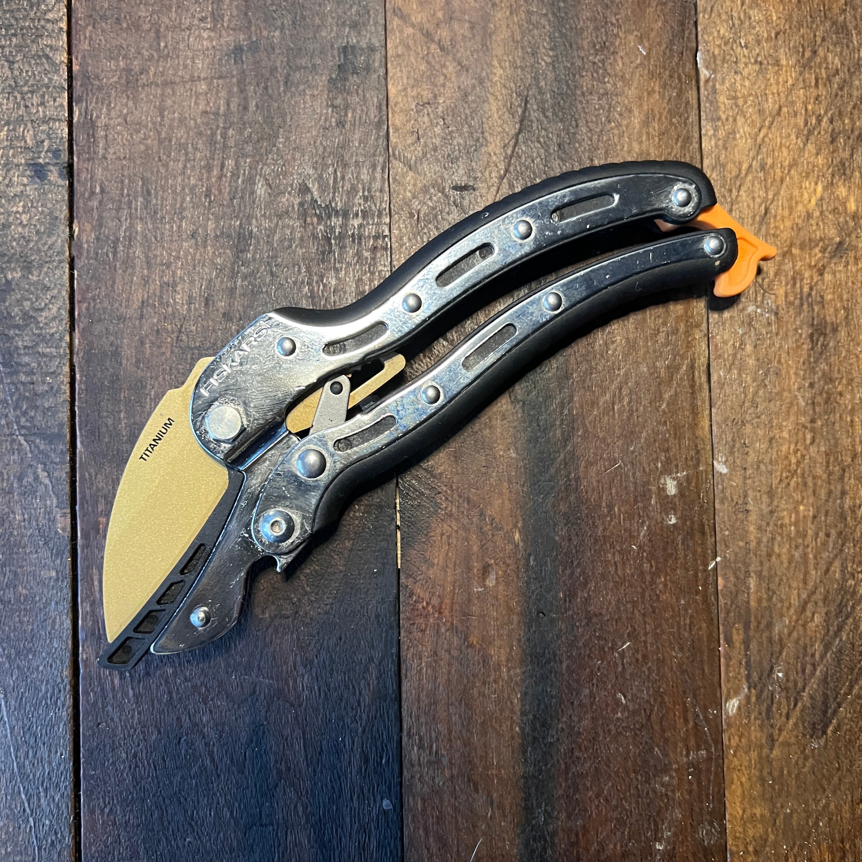 Fiskars Fiskars PowerGear Titanium Bypass Pruner Gear Up