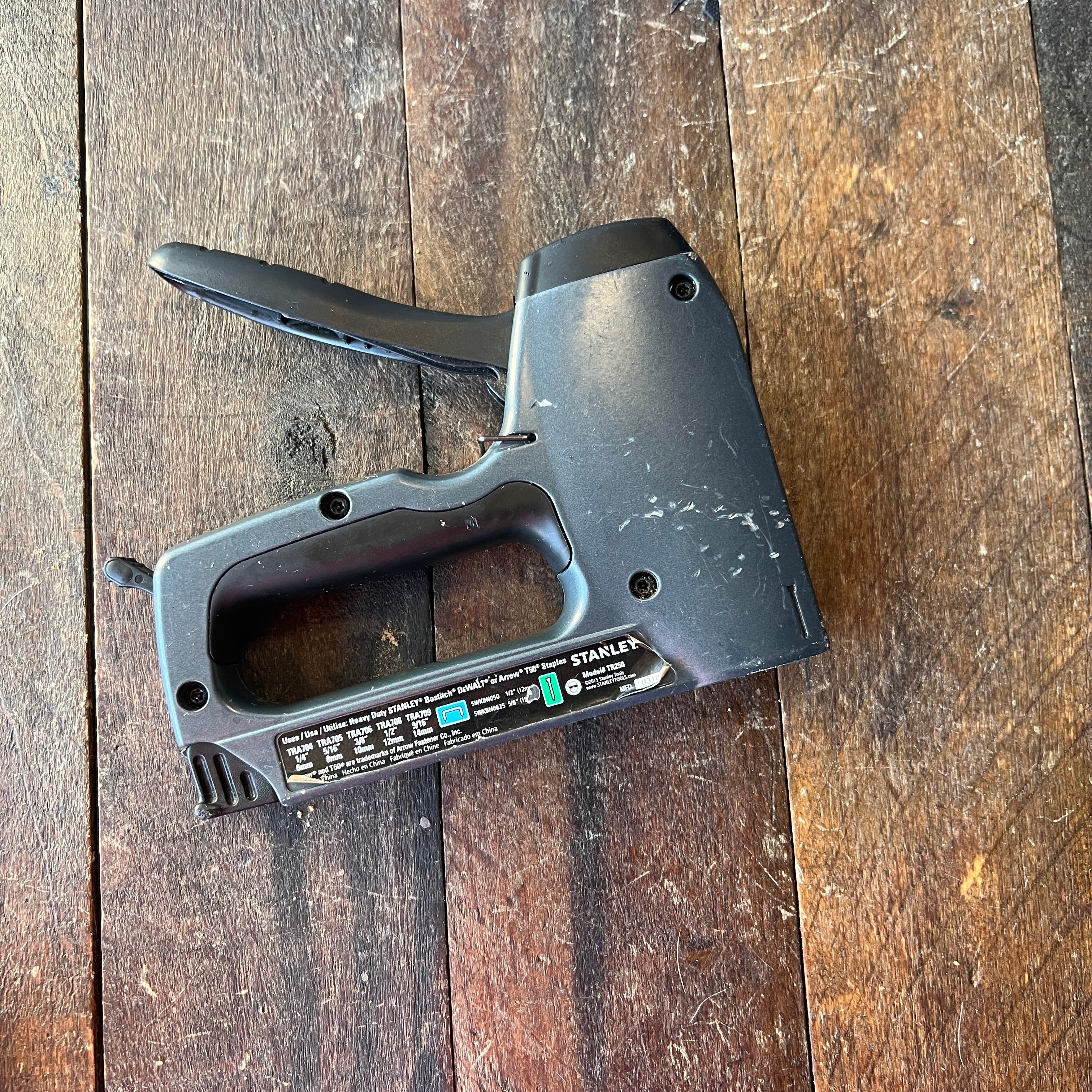 Stanley Stanley TR250 Heavy Duty Staple and Brad Nail Gun Gear Up