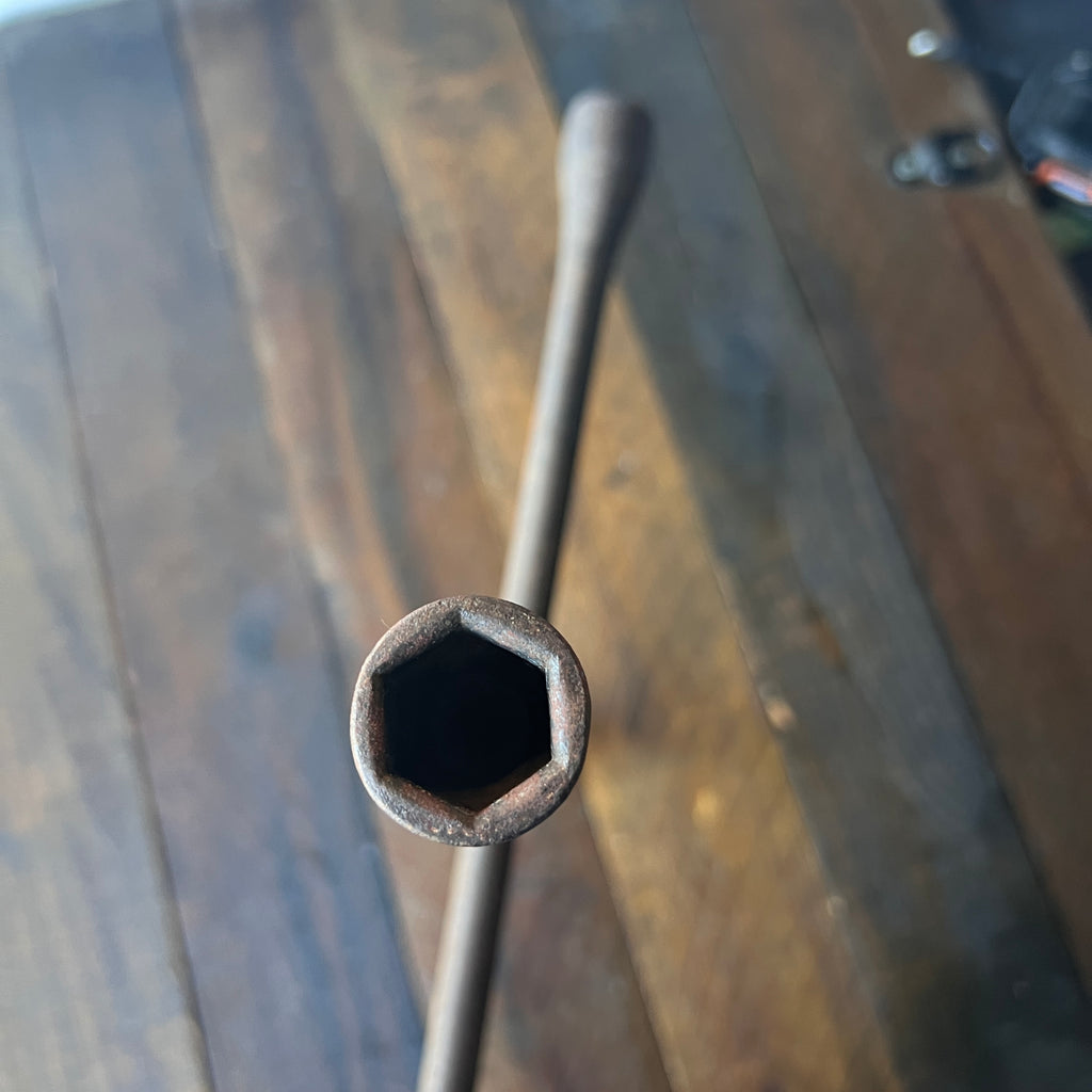 Unknown 4-Way Automotive Lug Wrench Tire Iron Gear Up