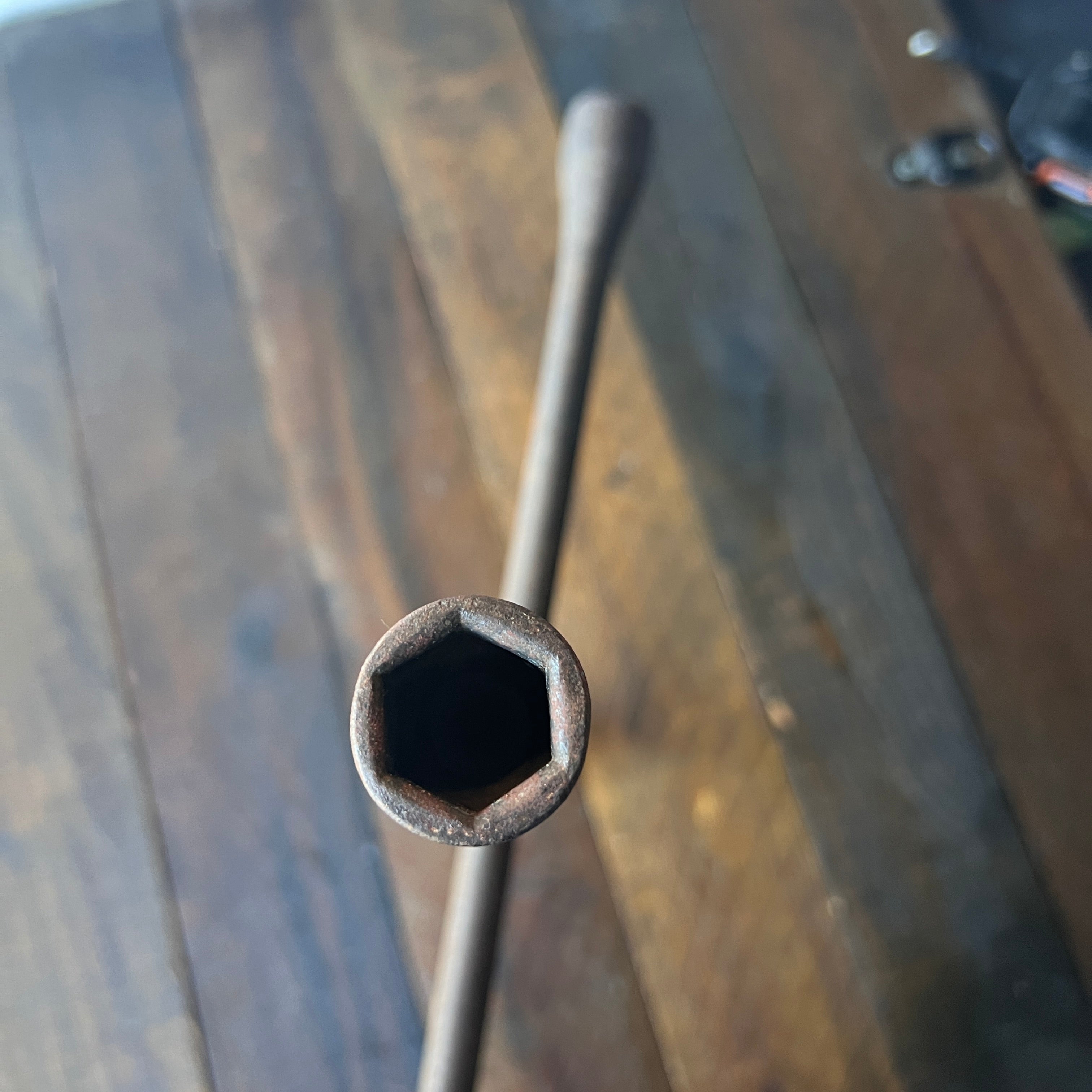 Unknown 4-Way Automotive Lug Wrench Tire Iron Gear Up