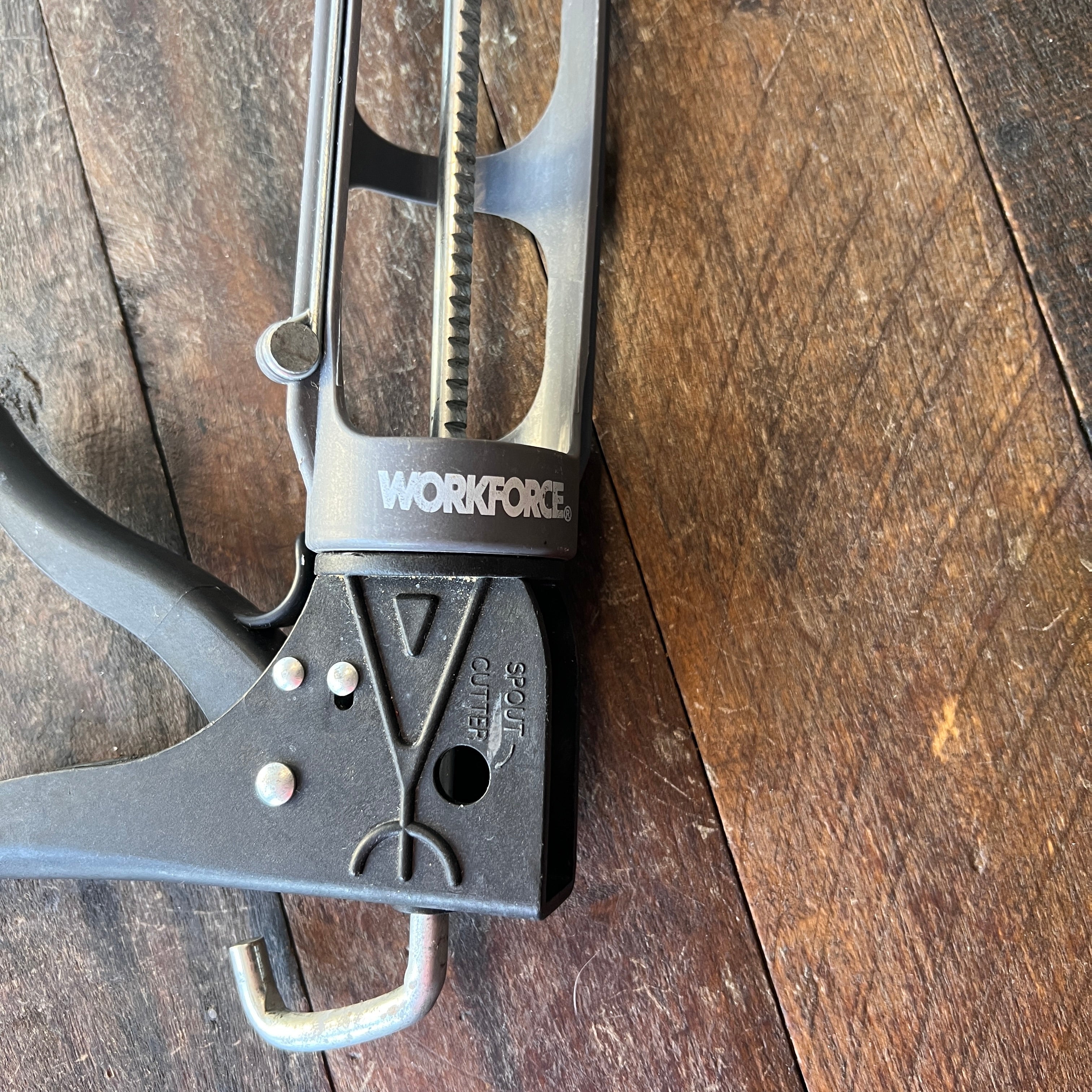 WORKFORCE Workforce 10 oz. Drip-Free Ratchet Caulking Gun Gear Up