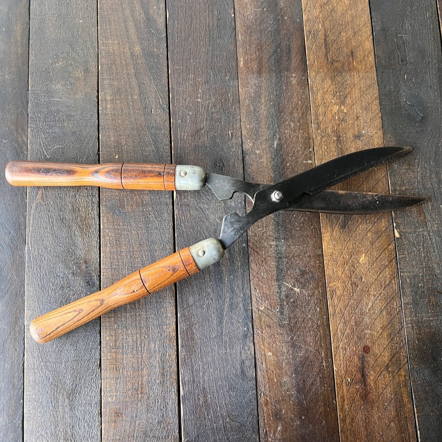 Ames Vintage Ames 23-088 Hedge Shears Wood Handle (USA) Gear Up