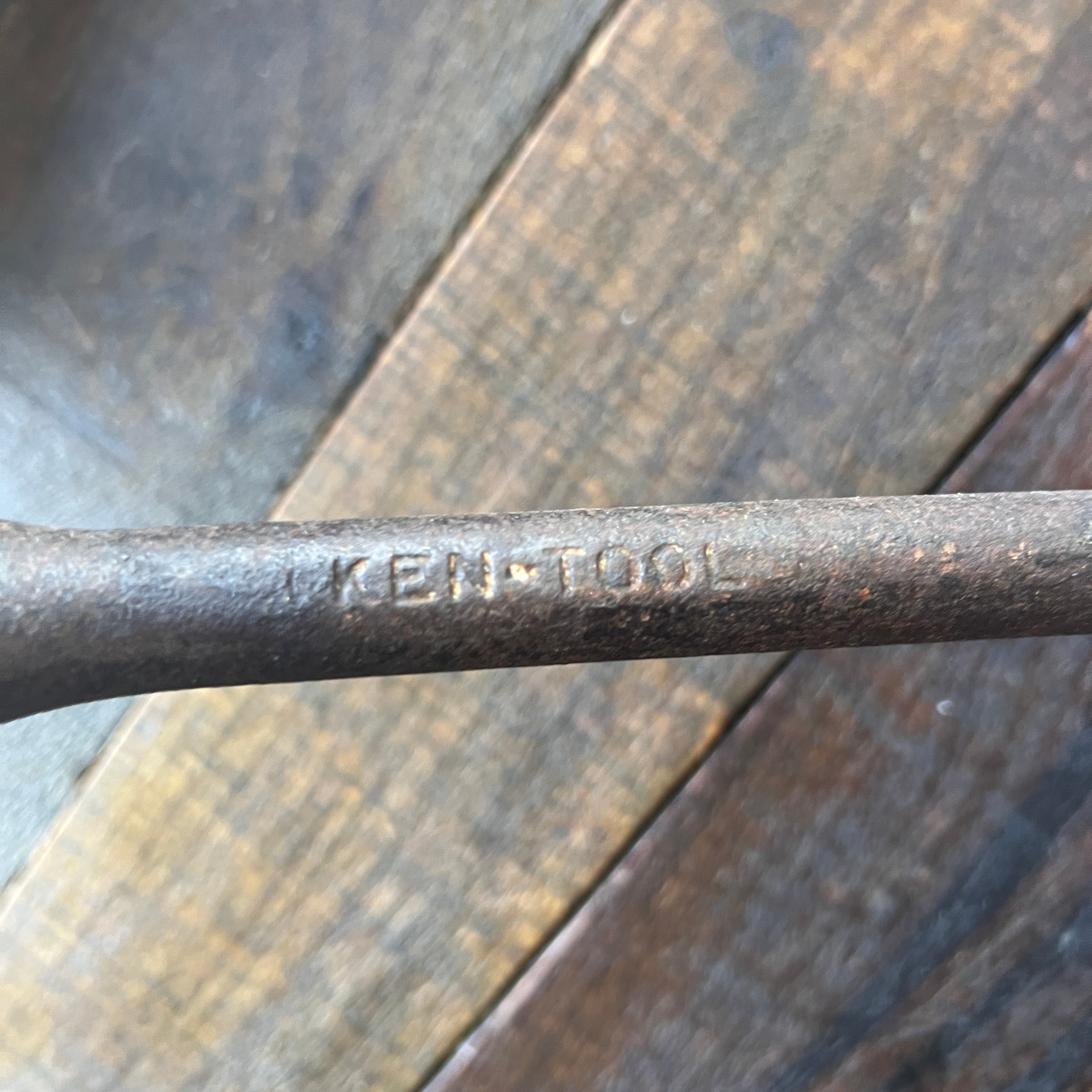 Unknown 4-Way Automotive Lug Wrench Tire Iron Gear Up