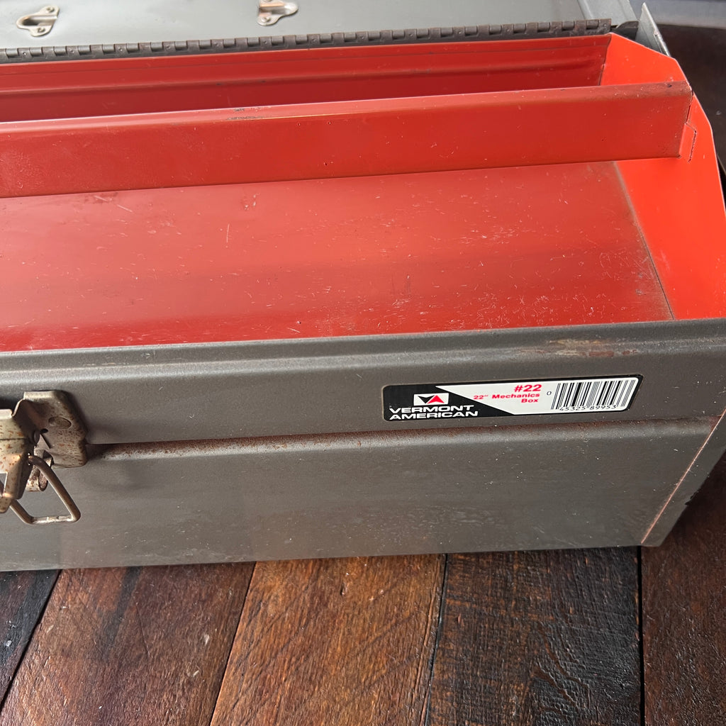 Vermont American Vermont American 22 Inch Metal Tool Box #22 Gear Up
