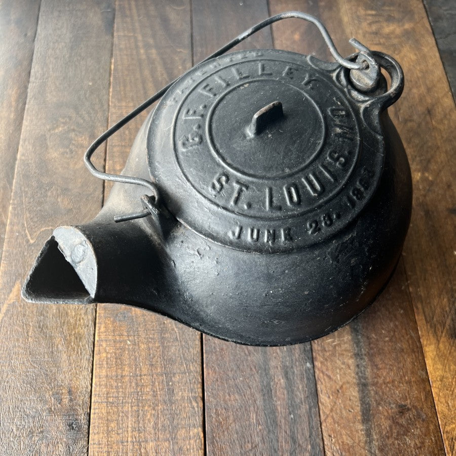 Other GF Filley Size 8 Gate Marked Flat Bottom Cast Iron Kettle Gear Up