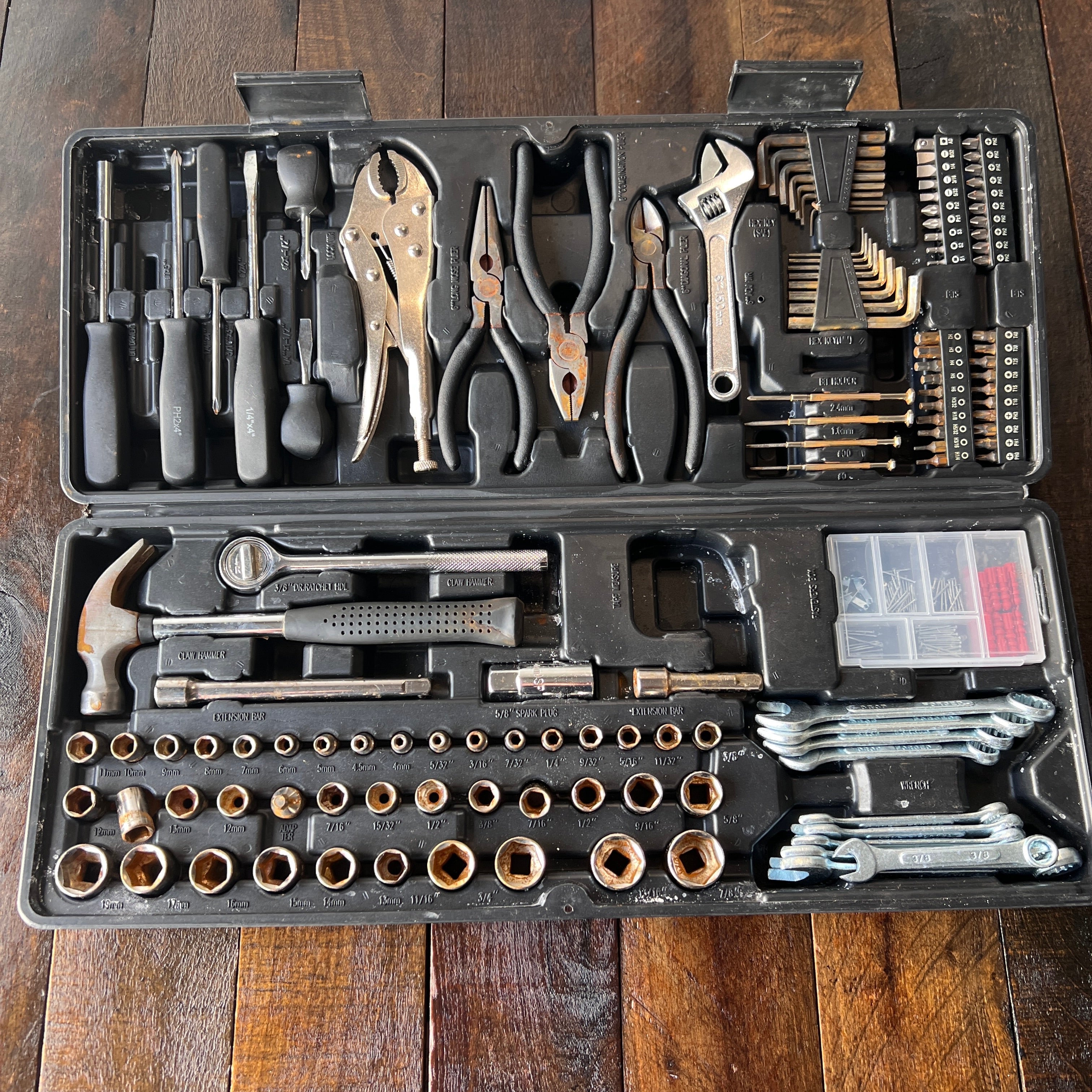 Grizzly Bear Grizzly Bear Partial Hand Tool Kit with Case Gear Up