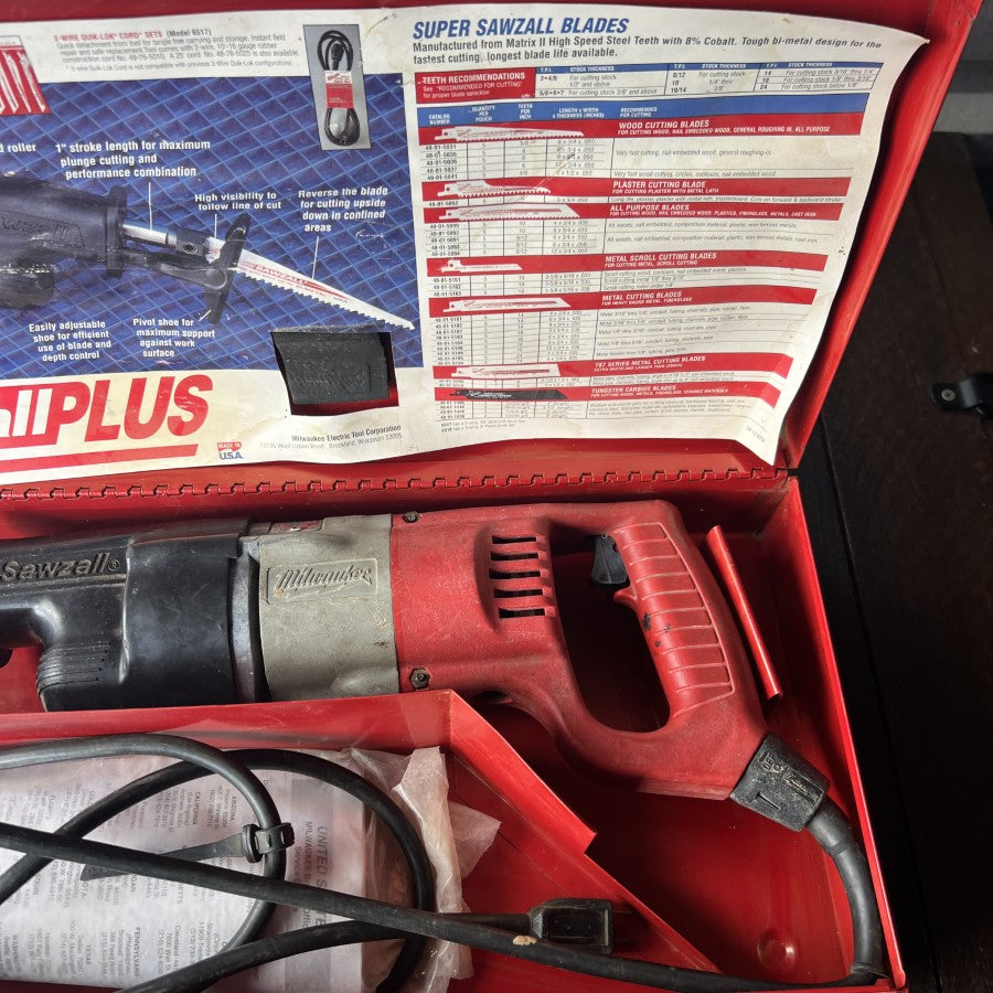 Milwaukee Milwaukee 6517 Corded 6.5 Amp Reciprocating Sawzall Gear Up