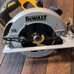DeWalt DeWalt DCS570 7 1/4 Inch 20V MAX Cordless Circular Saw (Tool Only) Gear Up