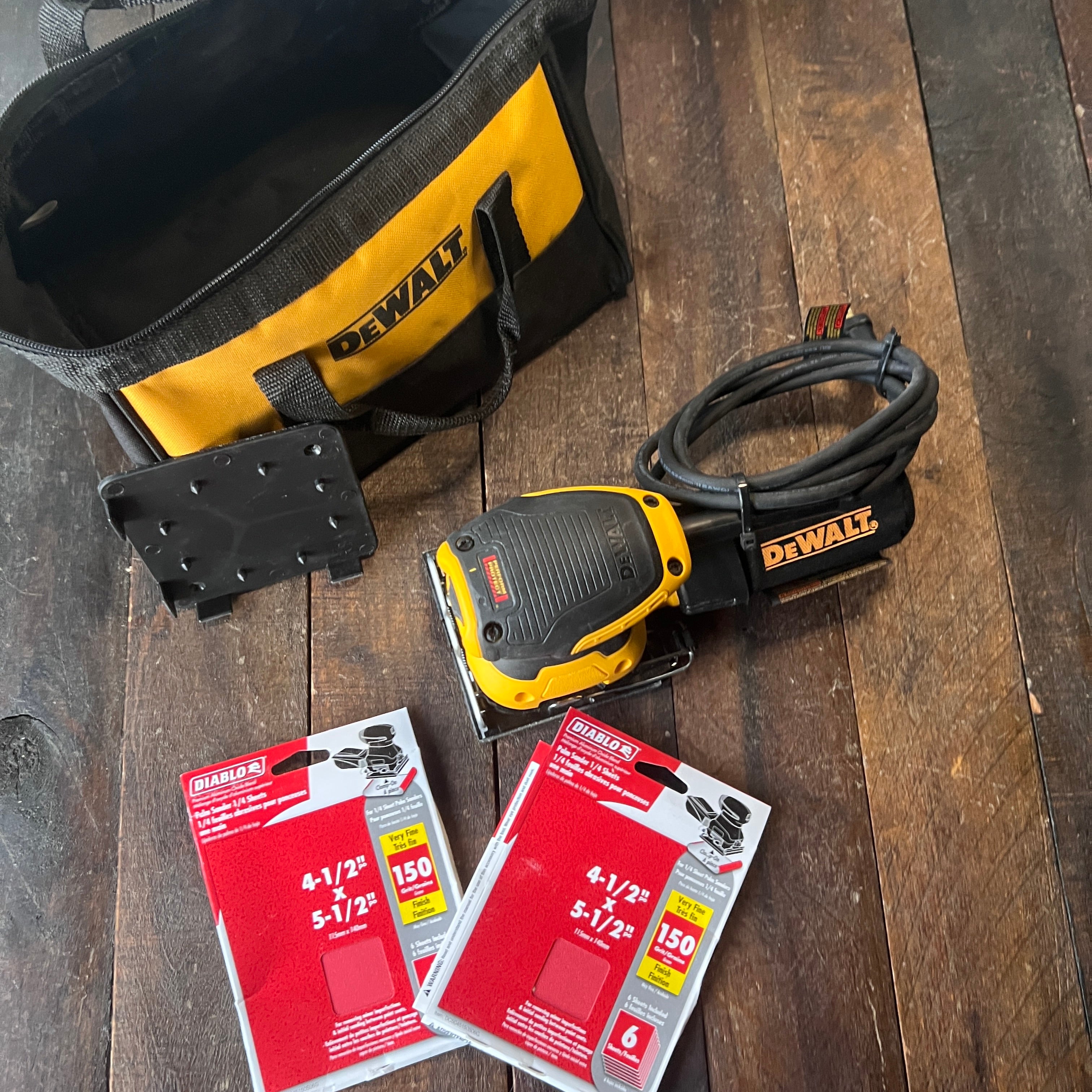 DeWalt DeWalt DWE6411 1/4 Sheet Palm Sander Kit with Bag and 10 Sanding Sheets Gear Up